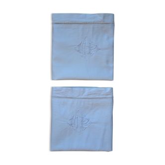 Suite de 2 taies d’oreiller brodées et monogrammées MP