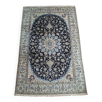 Handmade Naïn Persian carpet