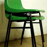 Pair of stackable Grosfillex M4 hull chairs