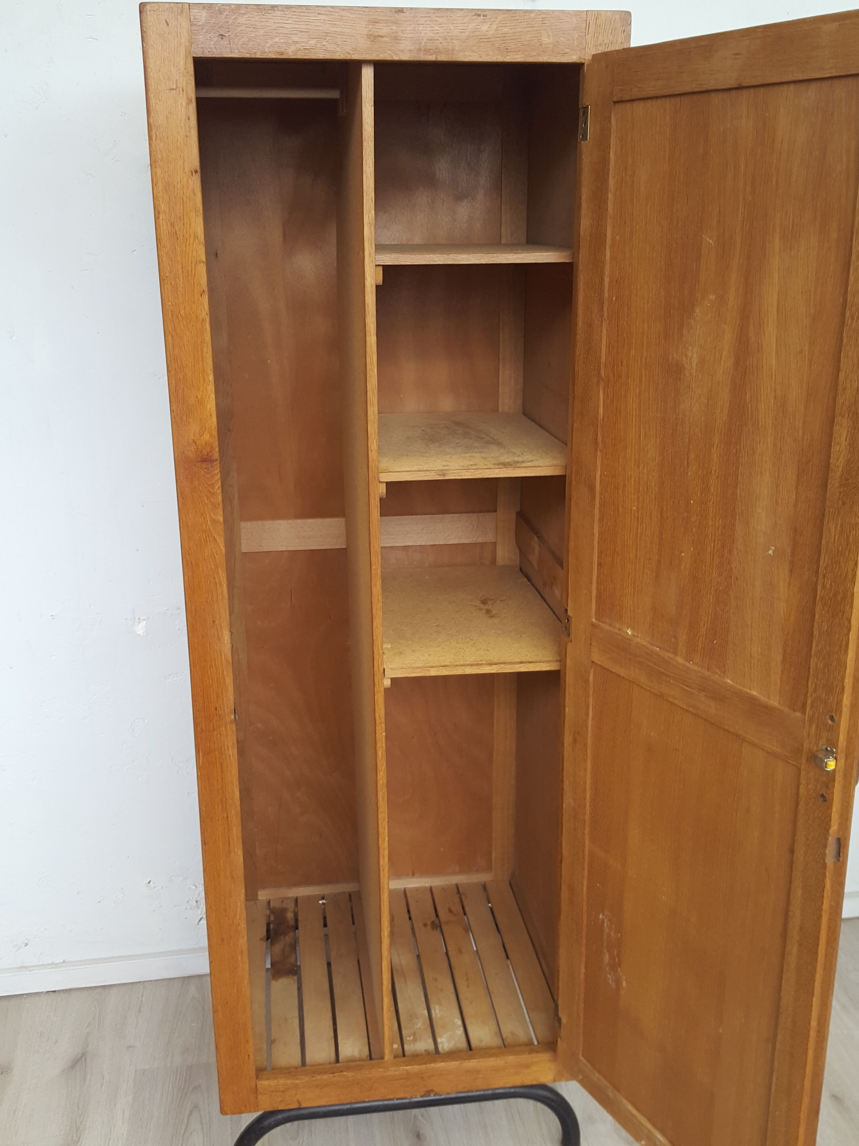 boarding Cabinet