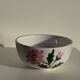 Grande tasse en faïence à liseré rose et motif de fleurs rose H7 D15