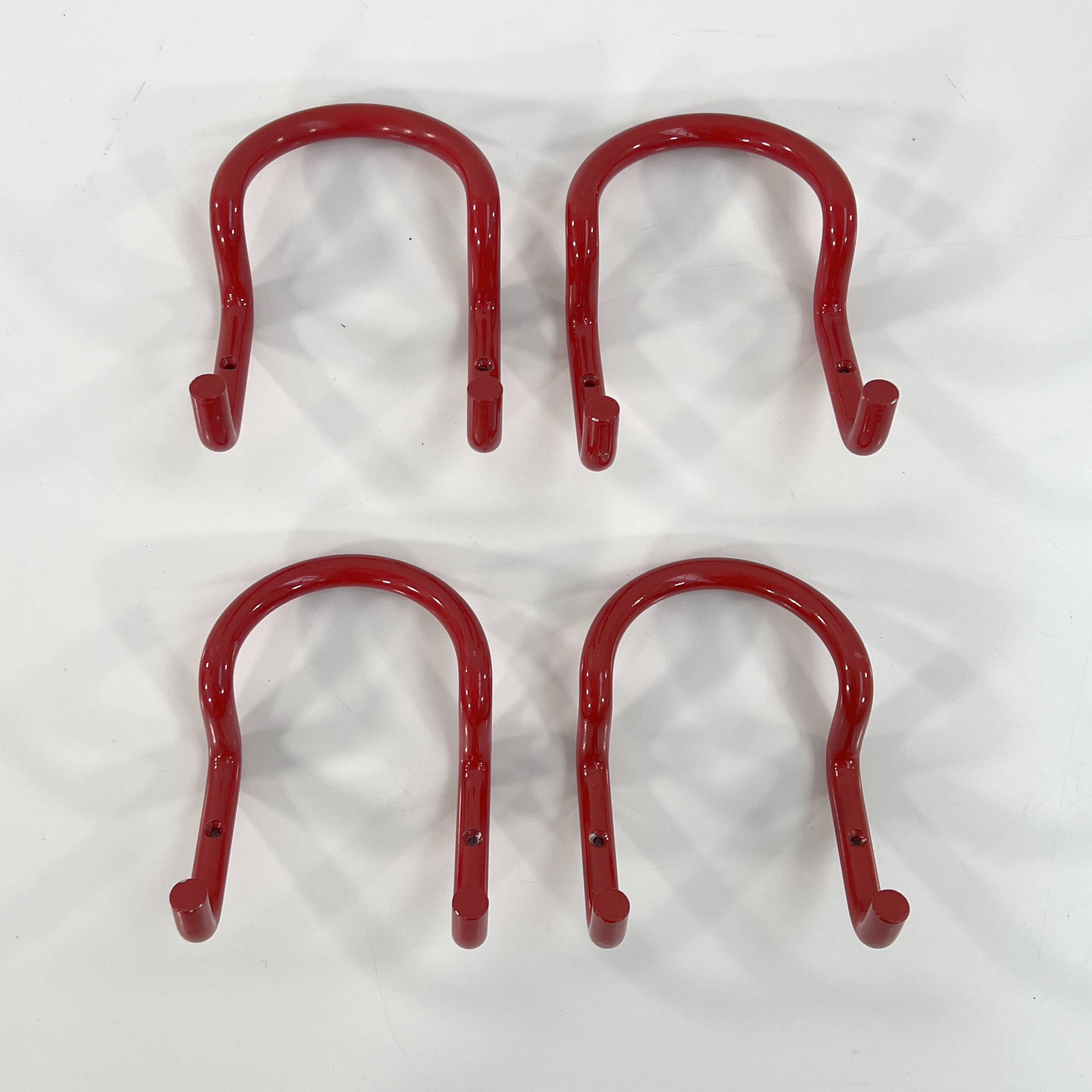 Set of 4 "taka" pink coat hooks by Cesare Rota Nodari for Acerbis, 1960.