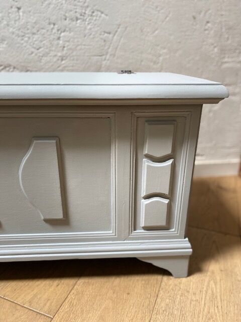 Light grey wood chest