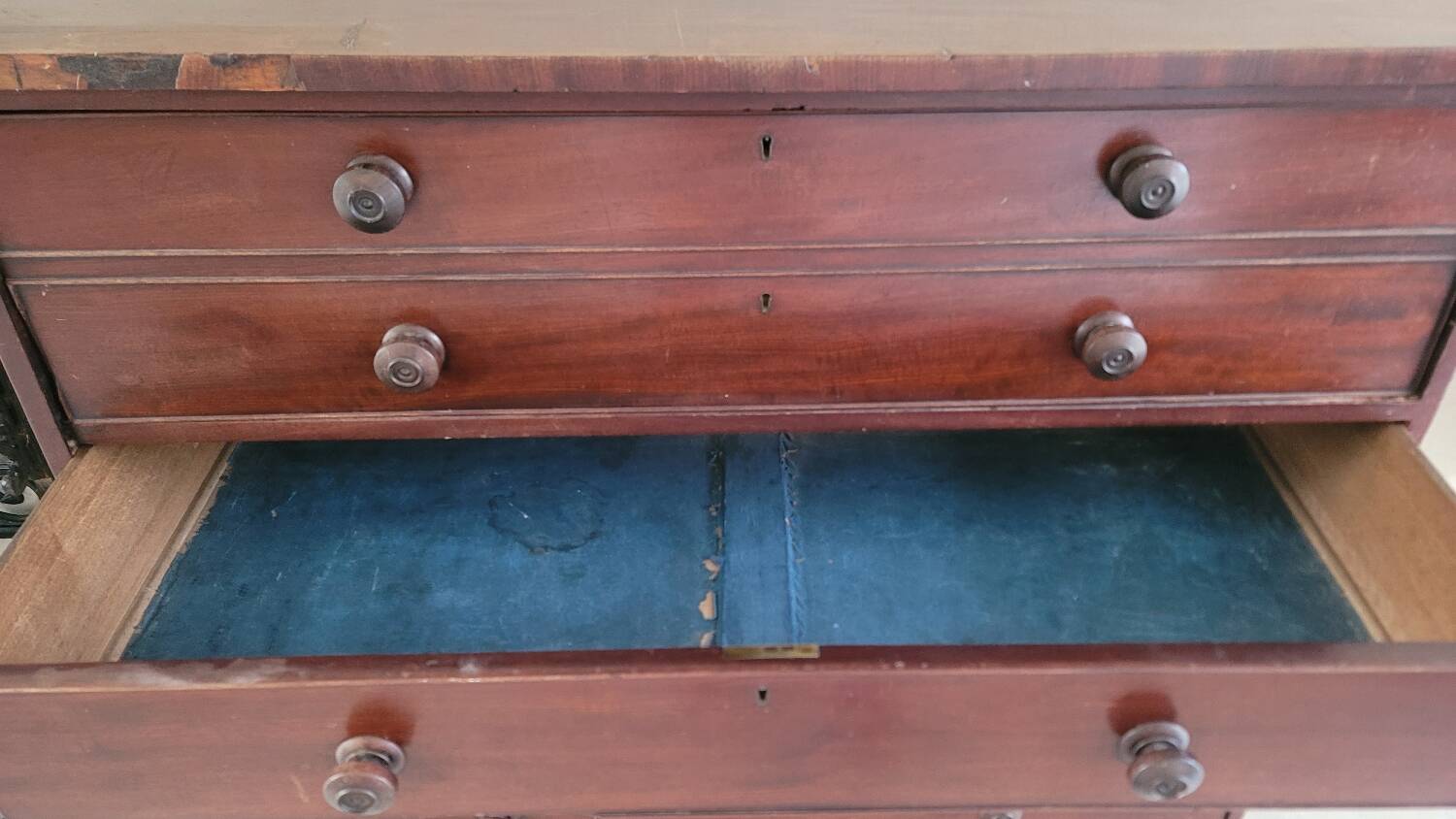 Victorian chest of drawers