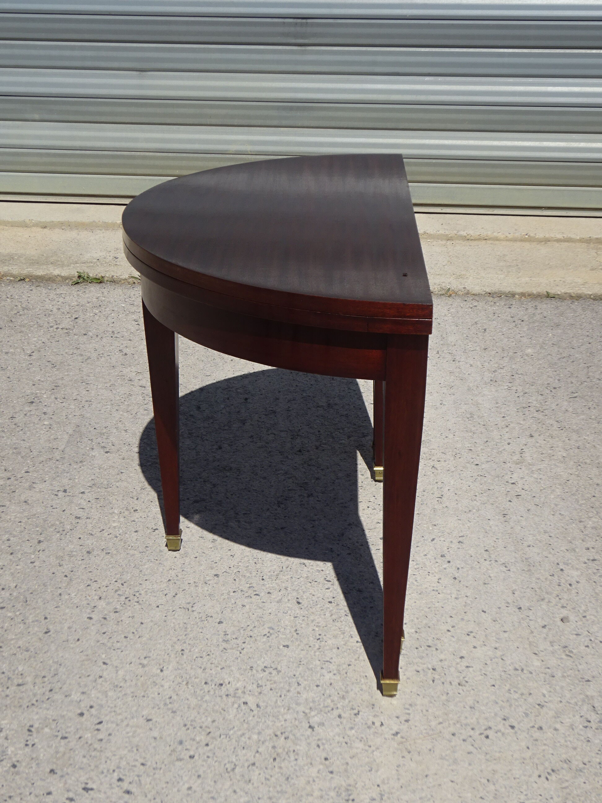 Half-moon console table, extendable in Empire style.