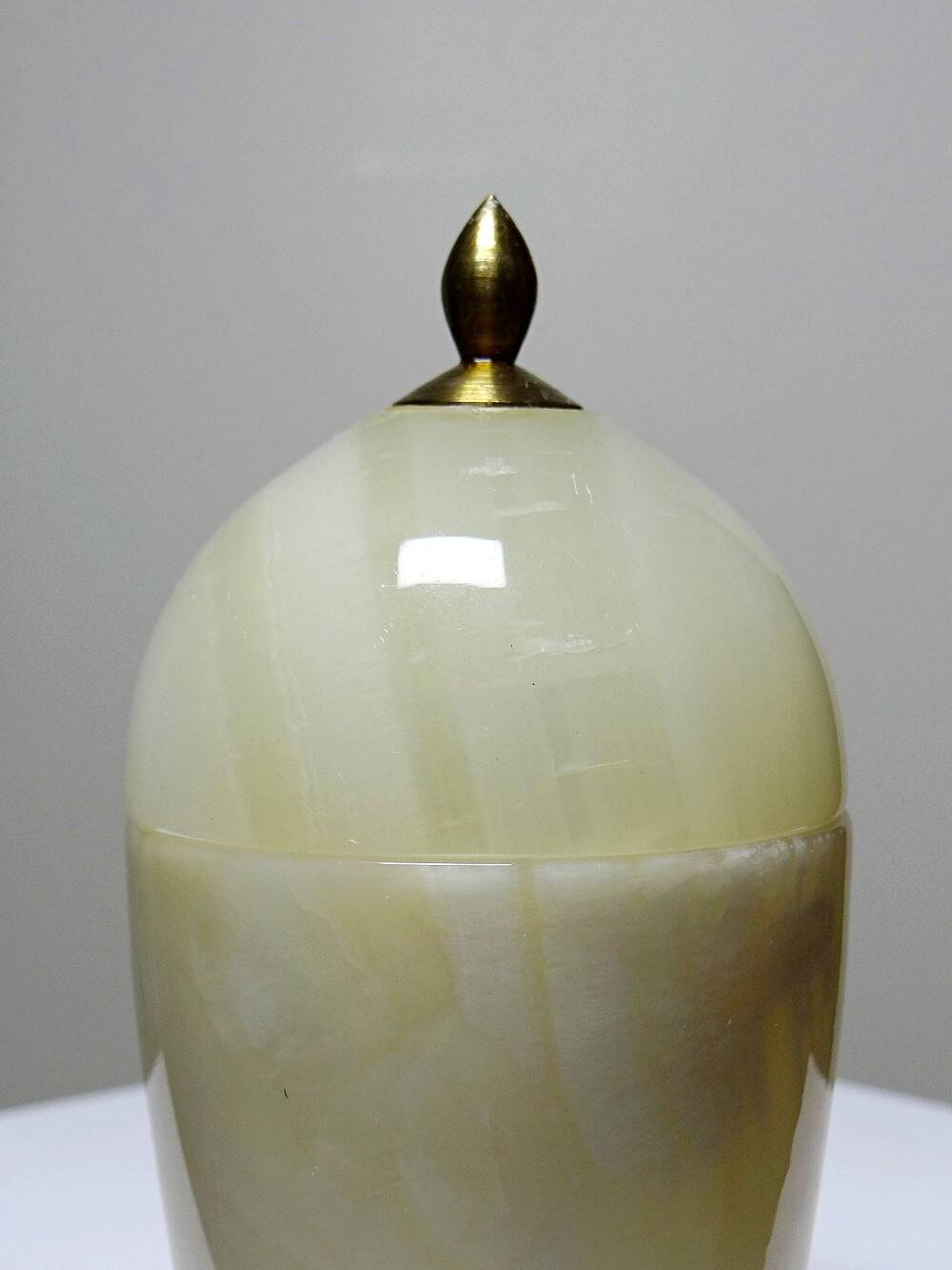 Small vintage box in beige marble/alabaster and brass