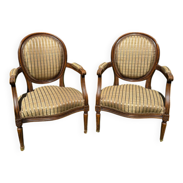 Pair of Louis XVI cabriolet armchairs – medallion backrest