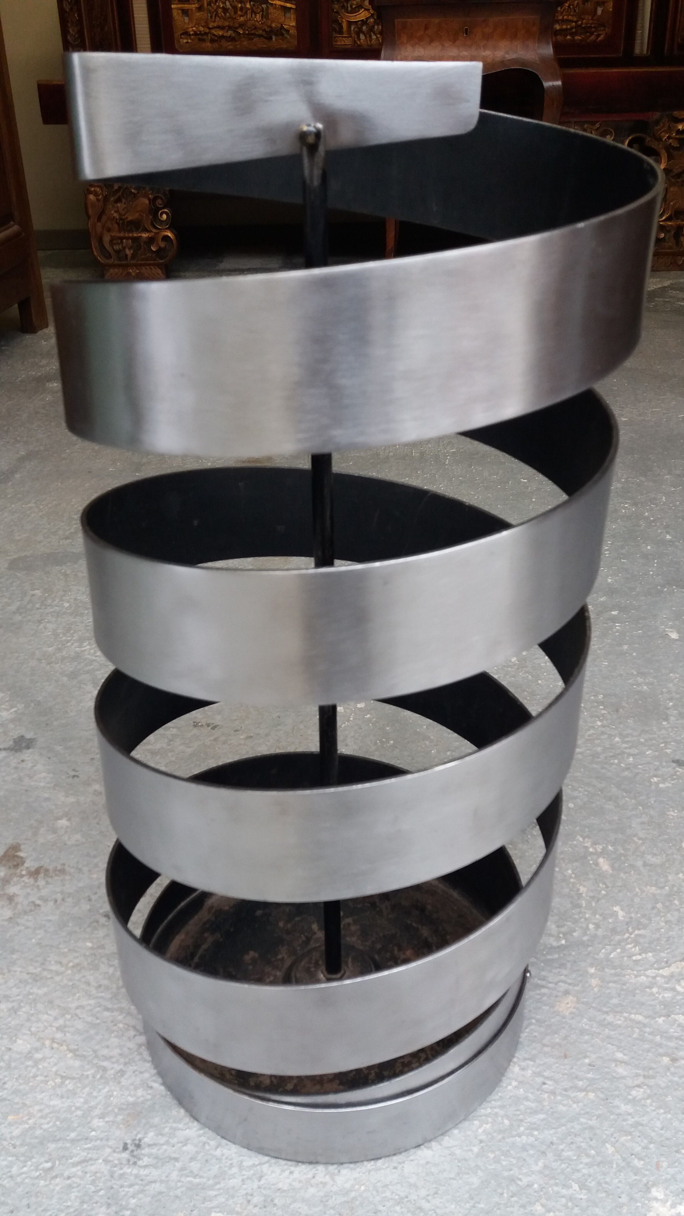 Iron umbrella holder