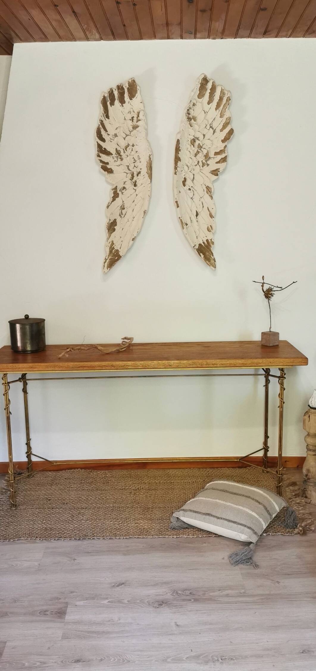 Wrought iron console imitating ivy