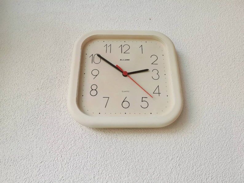 Vintage plastic wall clock Allure, 1980