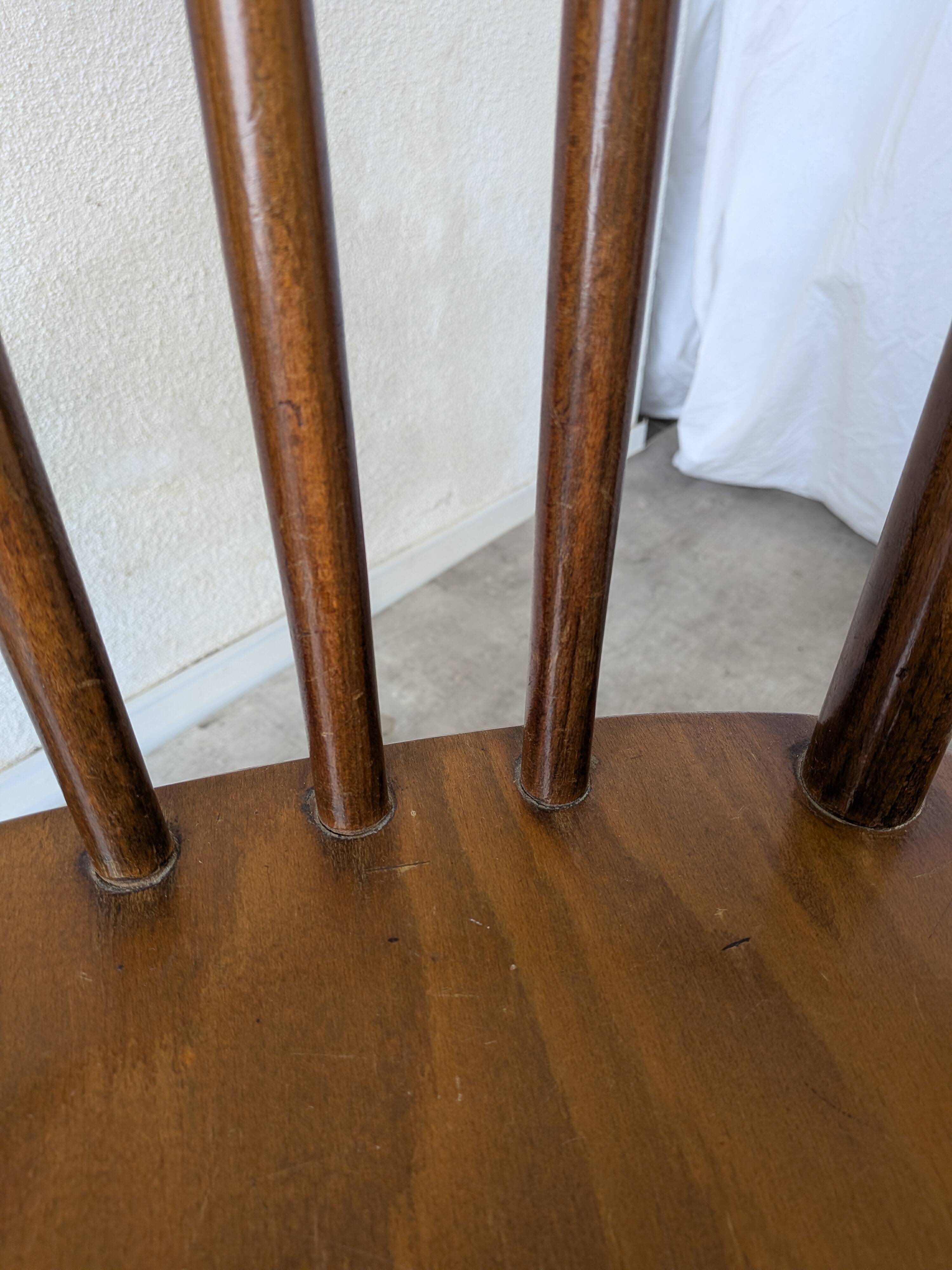 Ensemble de 4 chaises de salle à manger Windsor vintage : en bois des années 50 / STOL Kamnik