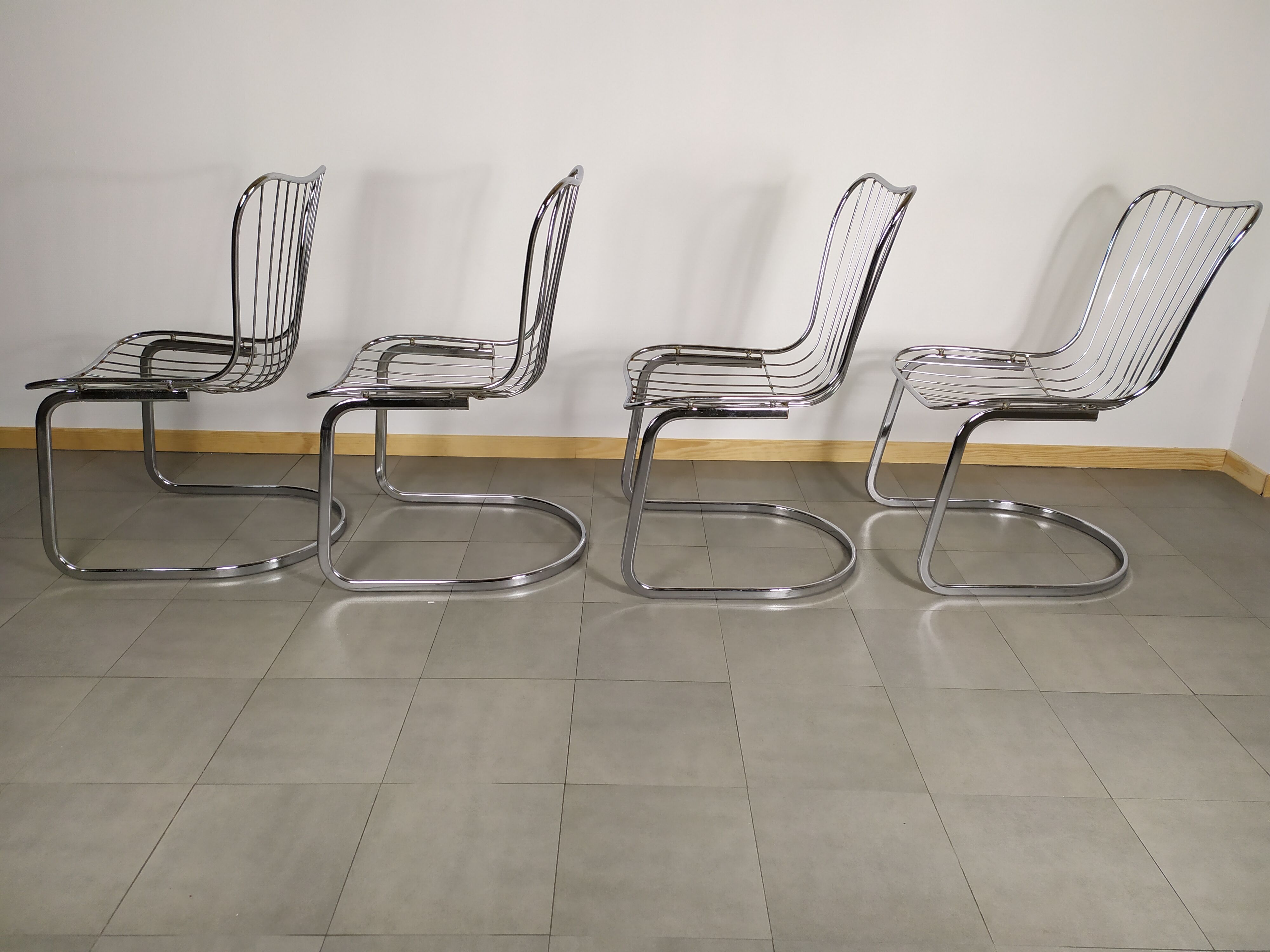 Lot de 4 chaise design en métal chromé années 70