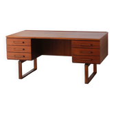 Freestanding teak Scandinavian desk from the 1960s | Dyrlund