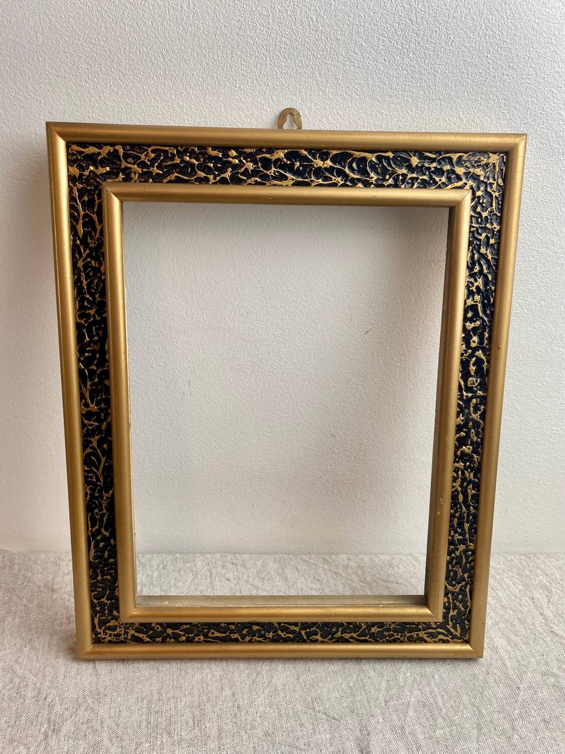 Two-tone wooden frame