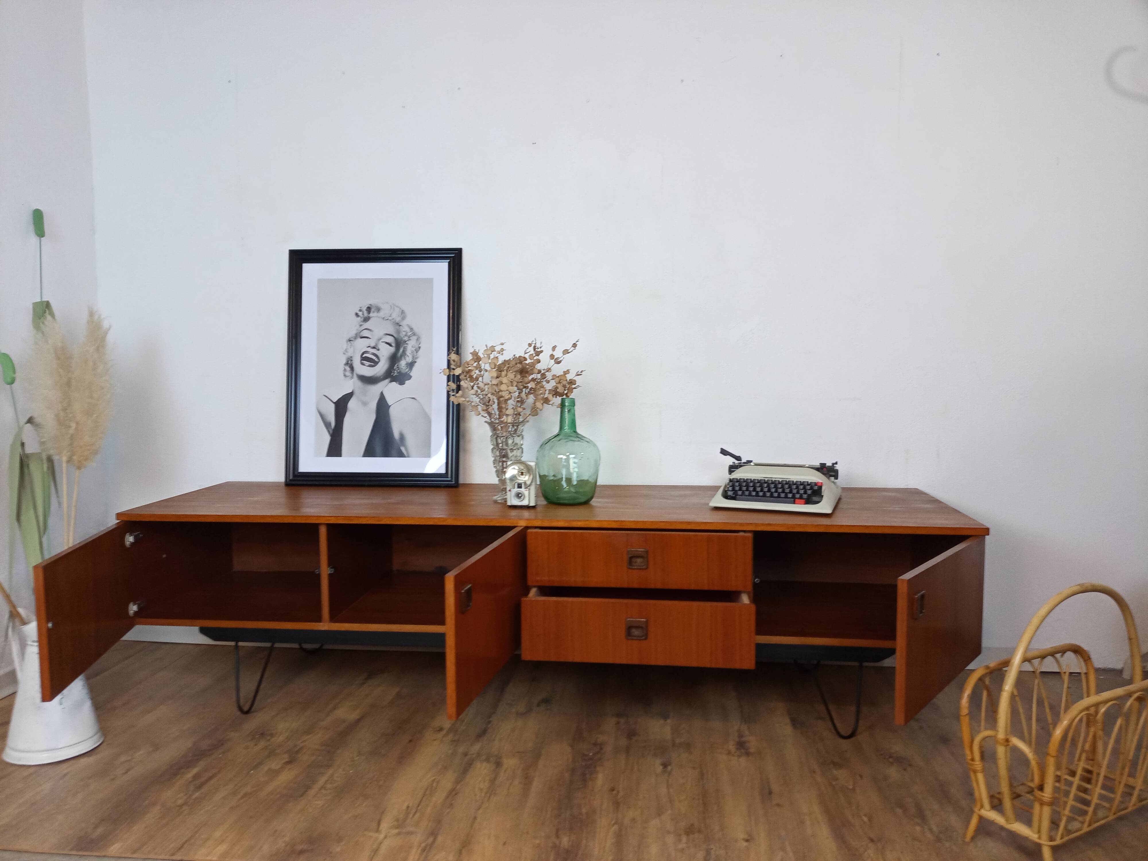 Enfilade scandinave basse en teck et métal
