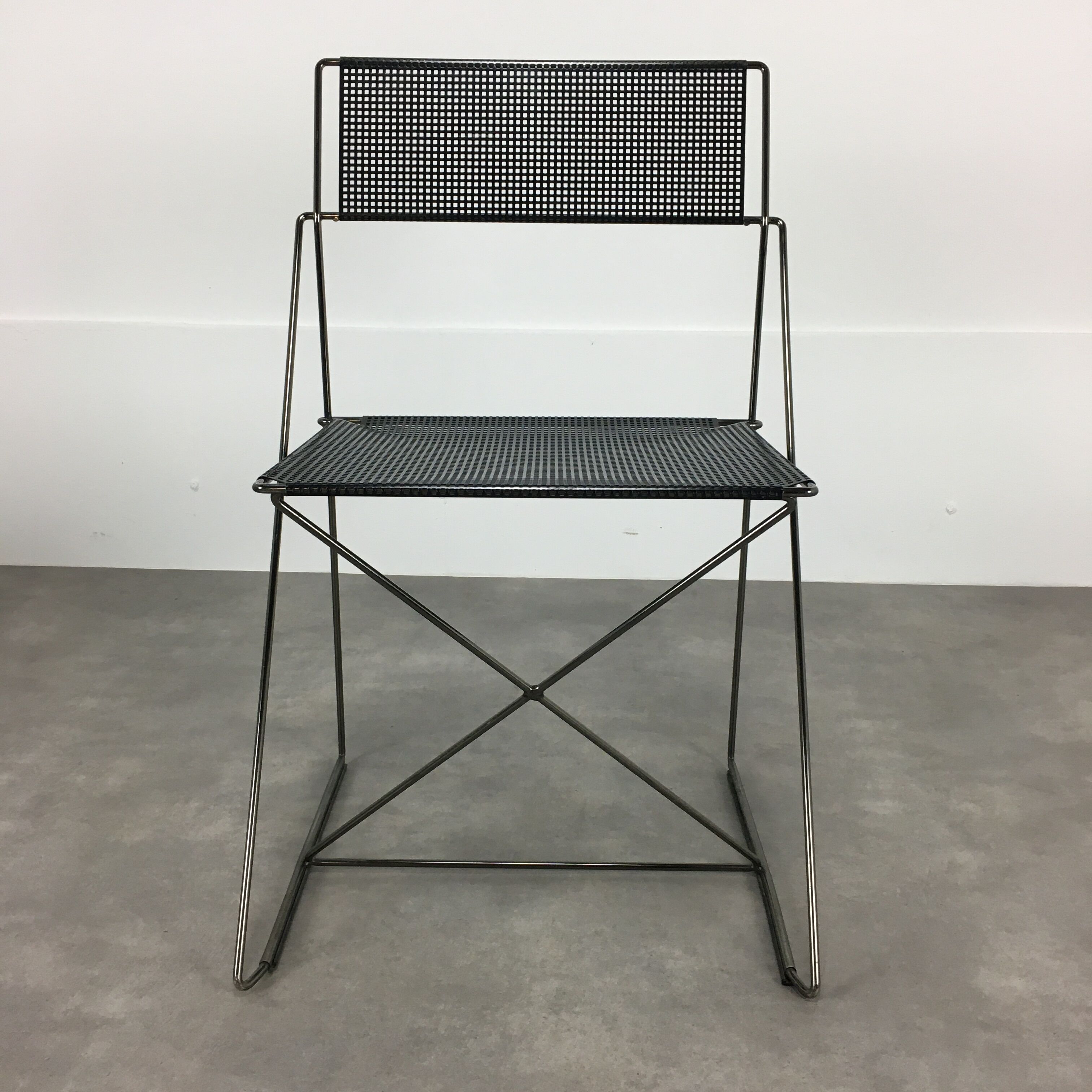 6 X-Line chairs by Niels Jorgen for Magis Italy Memphis style 1980