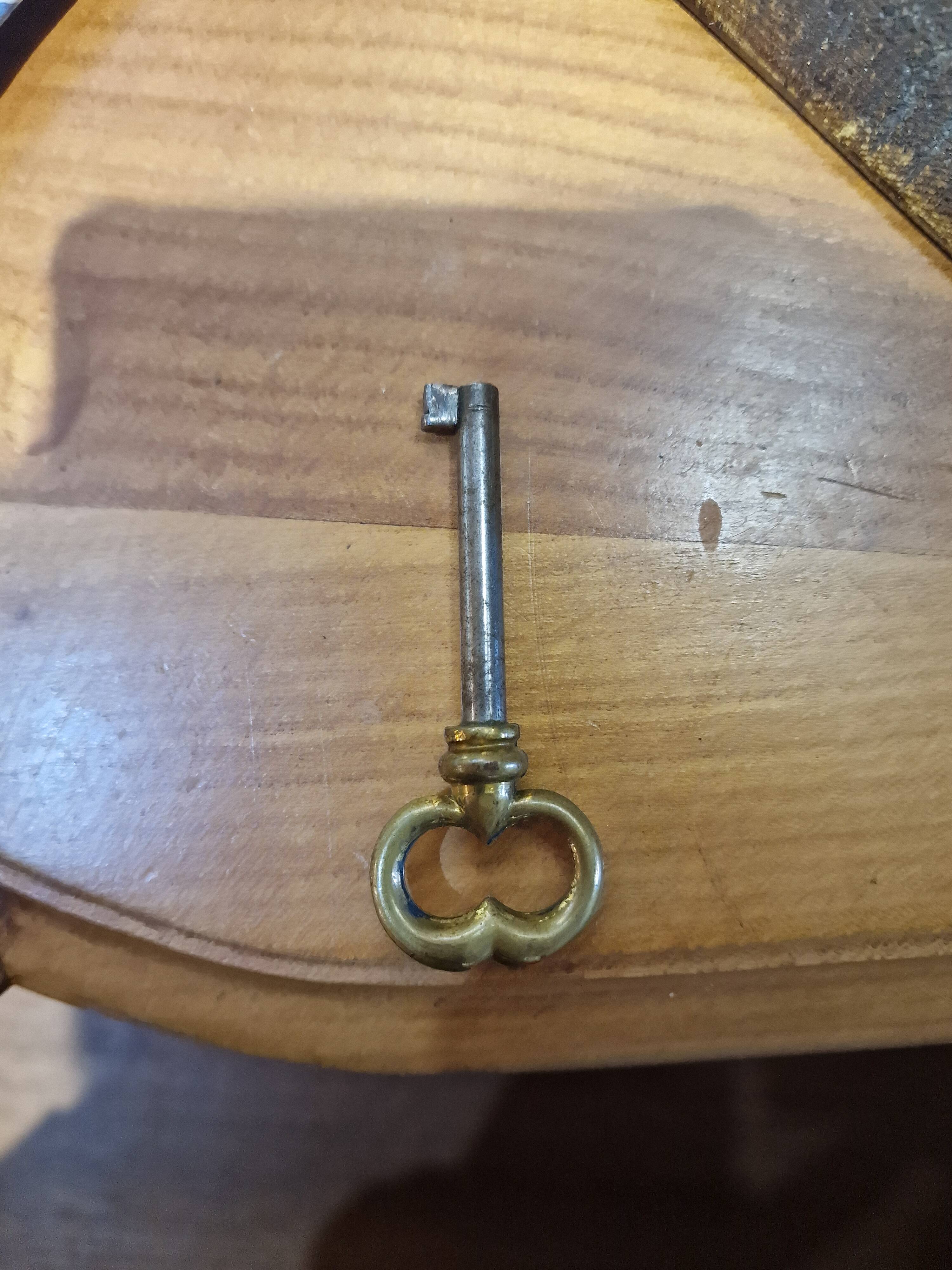 Cherrywood chest of drawers, Louis XV style crossbow stamped Dissidi