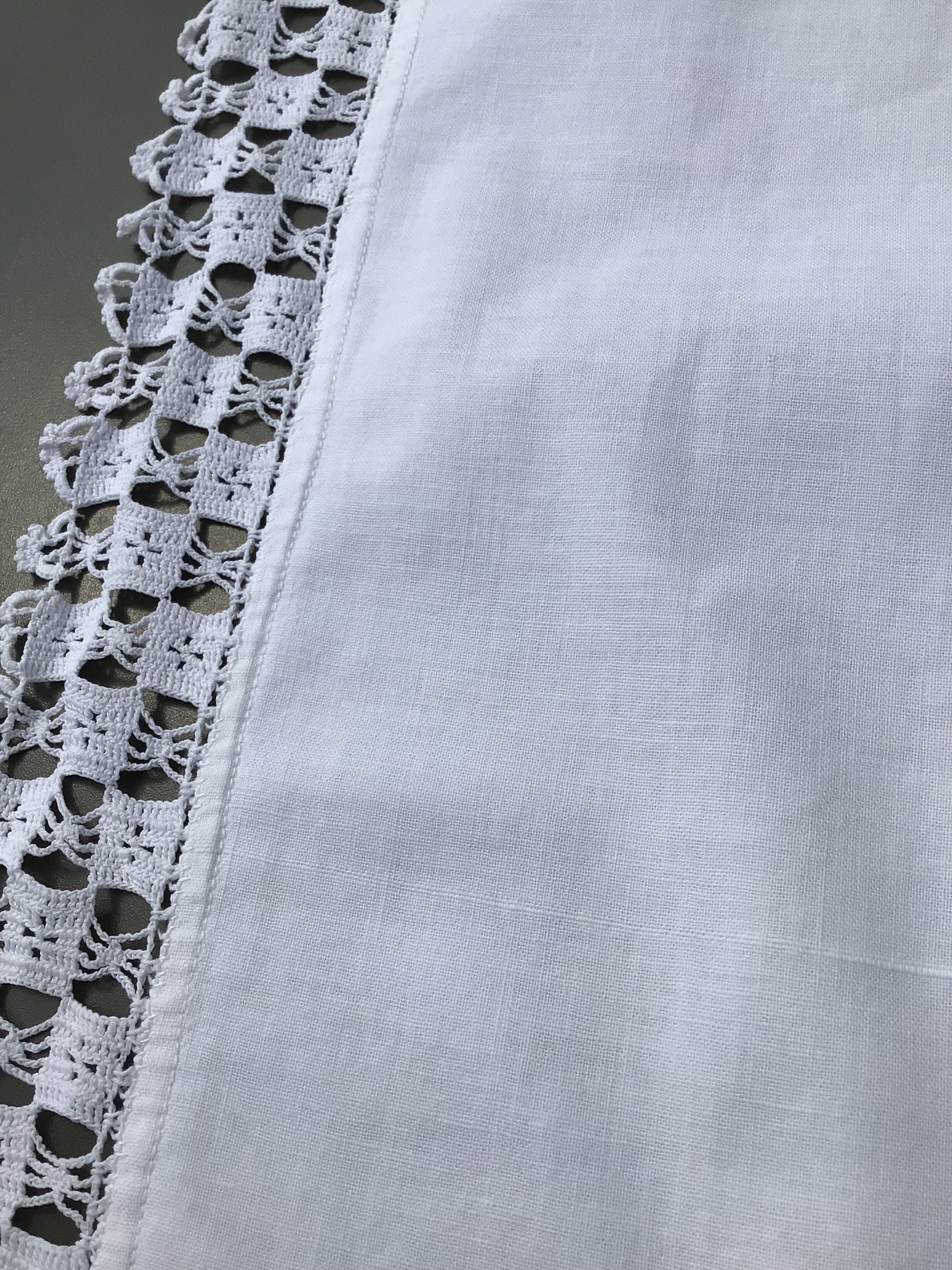 Wide edge pillowcase crocheted hand 78x74cm