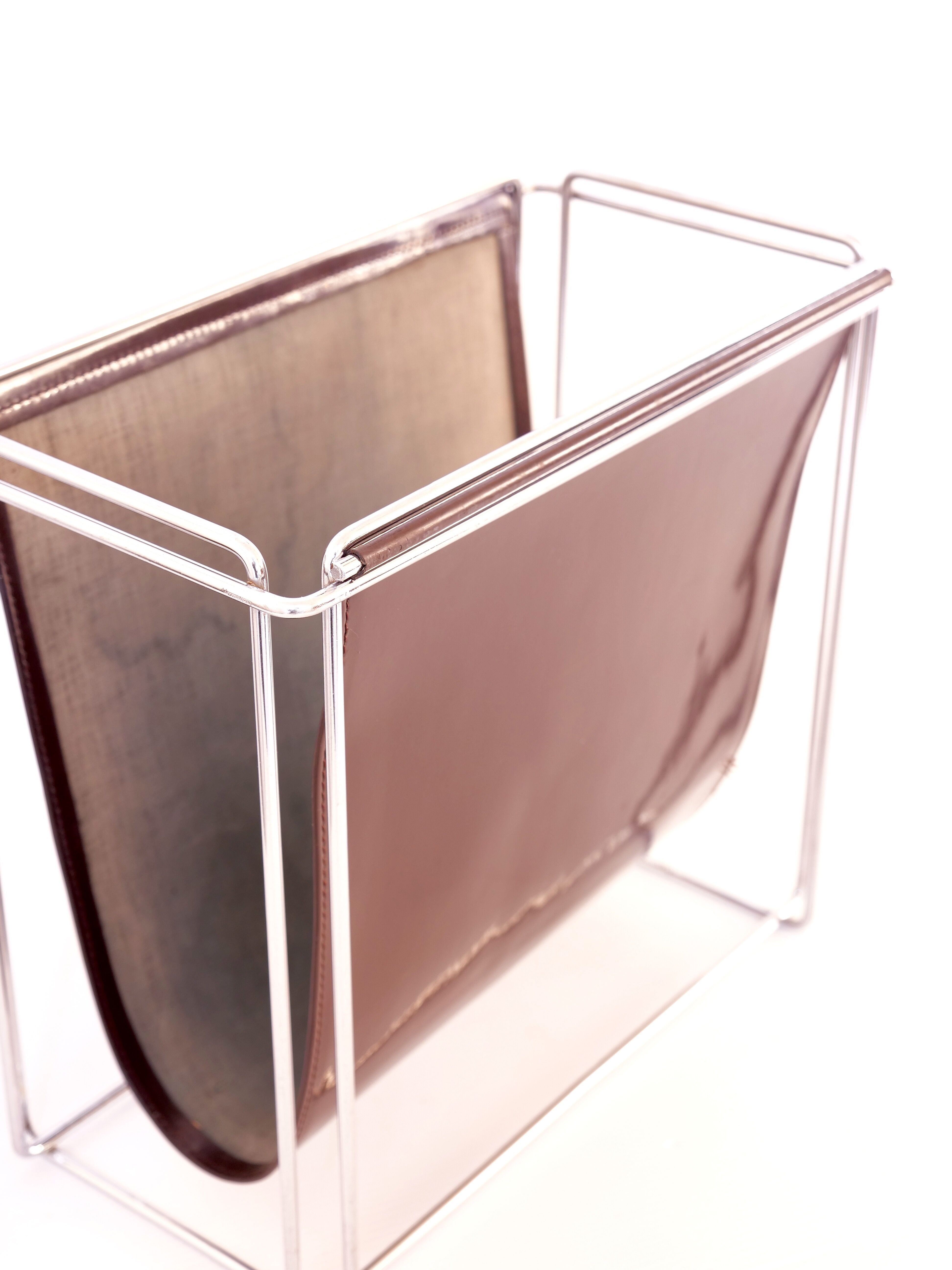 Magazine holder design Gerard Rignault, édité par Group SA