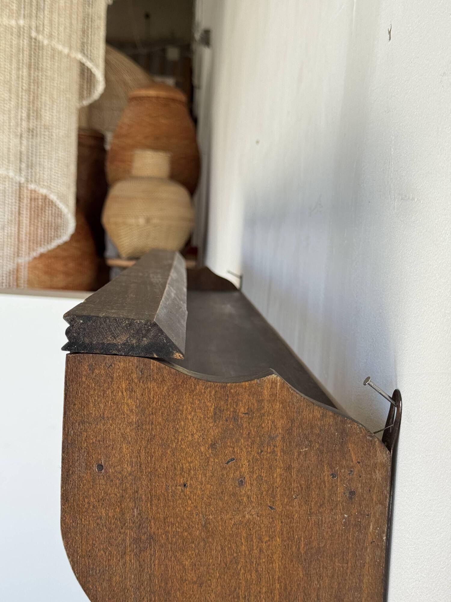 Antique wooden wall shelf with a turned gallery and 5 hooks L120 H40 D18