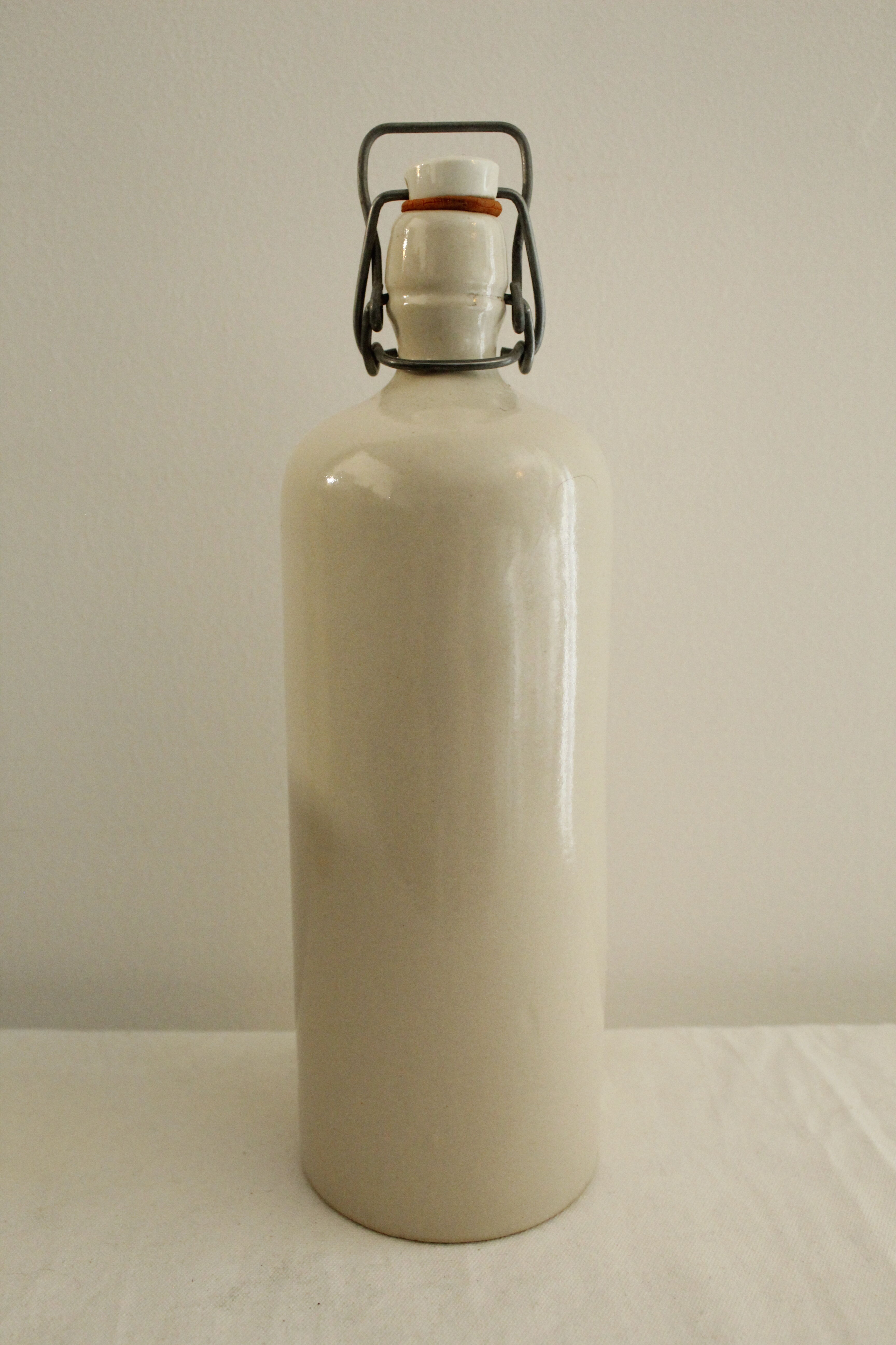 Glazed stoneware bottle - beige/cream