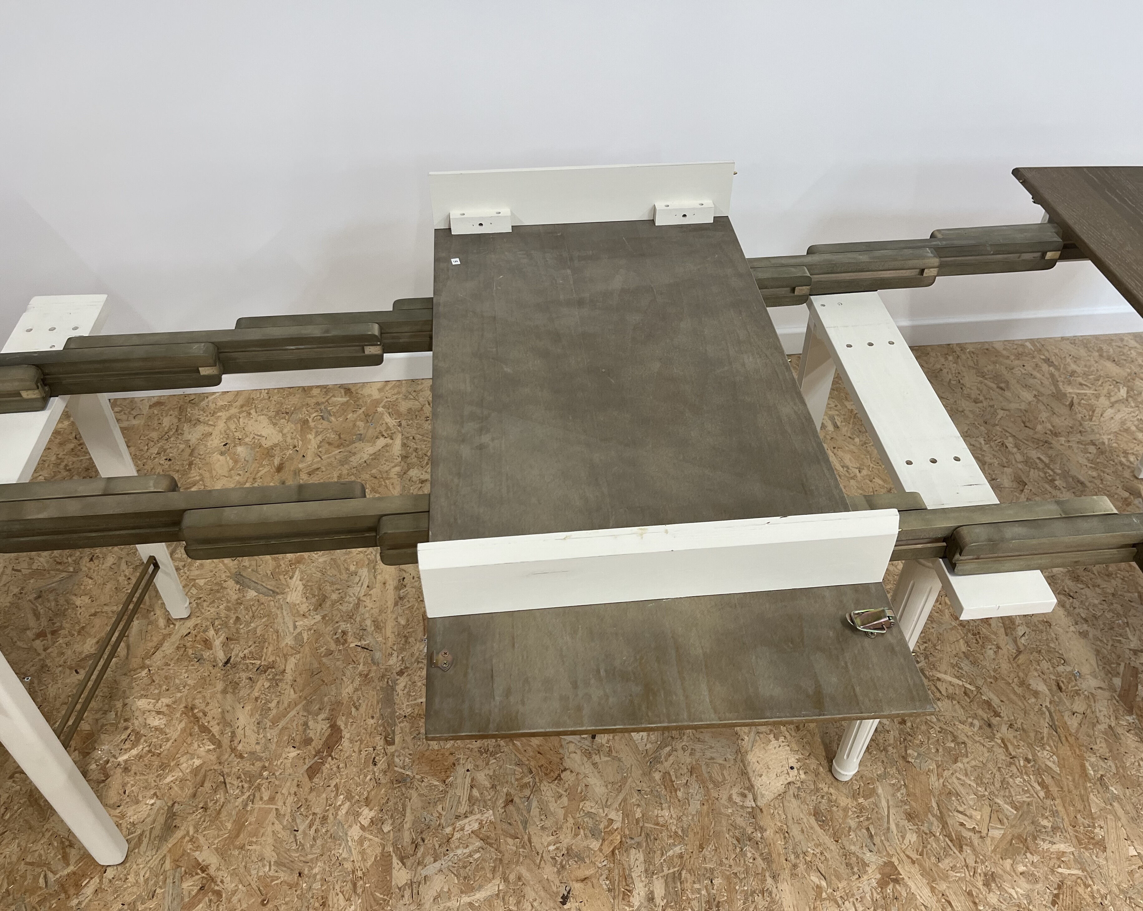 Extendable wooden dining table, white legs, 16/18 covers