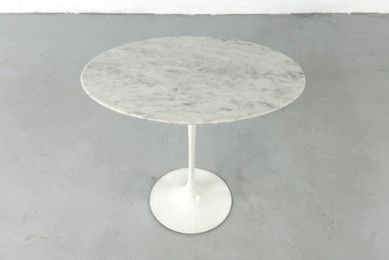 Tulip oval side table by Eero Saarinen for Knoll International – 1960s