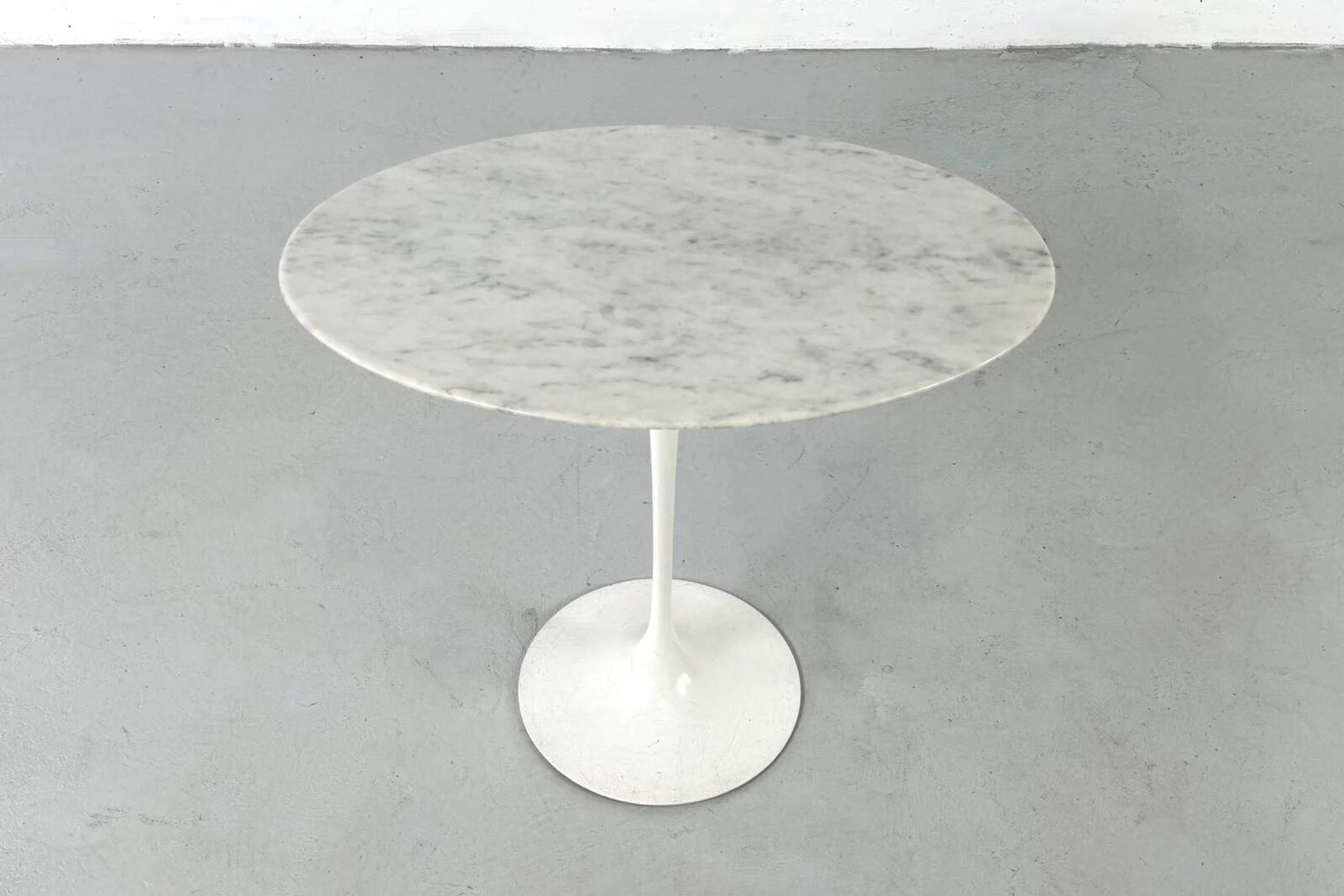 Tulip oval side table by Eero Saarinen for Knoll International – 1960s