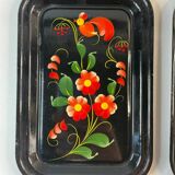 2 vintage trays