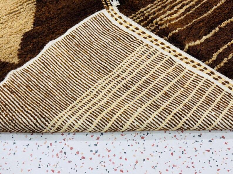 Traditional handmade Berber rug size 150 x 250 cm