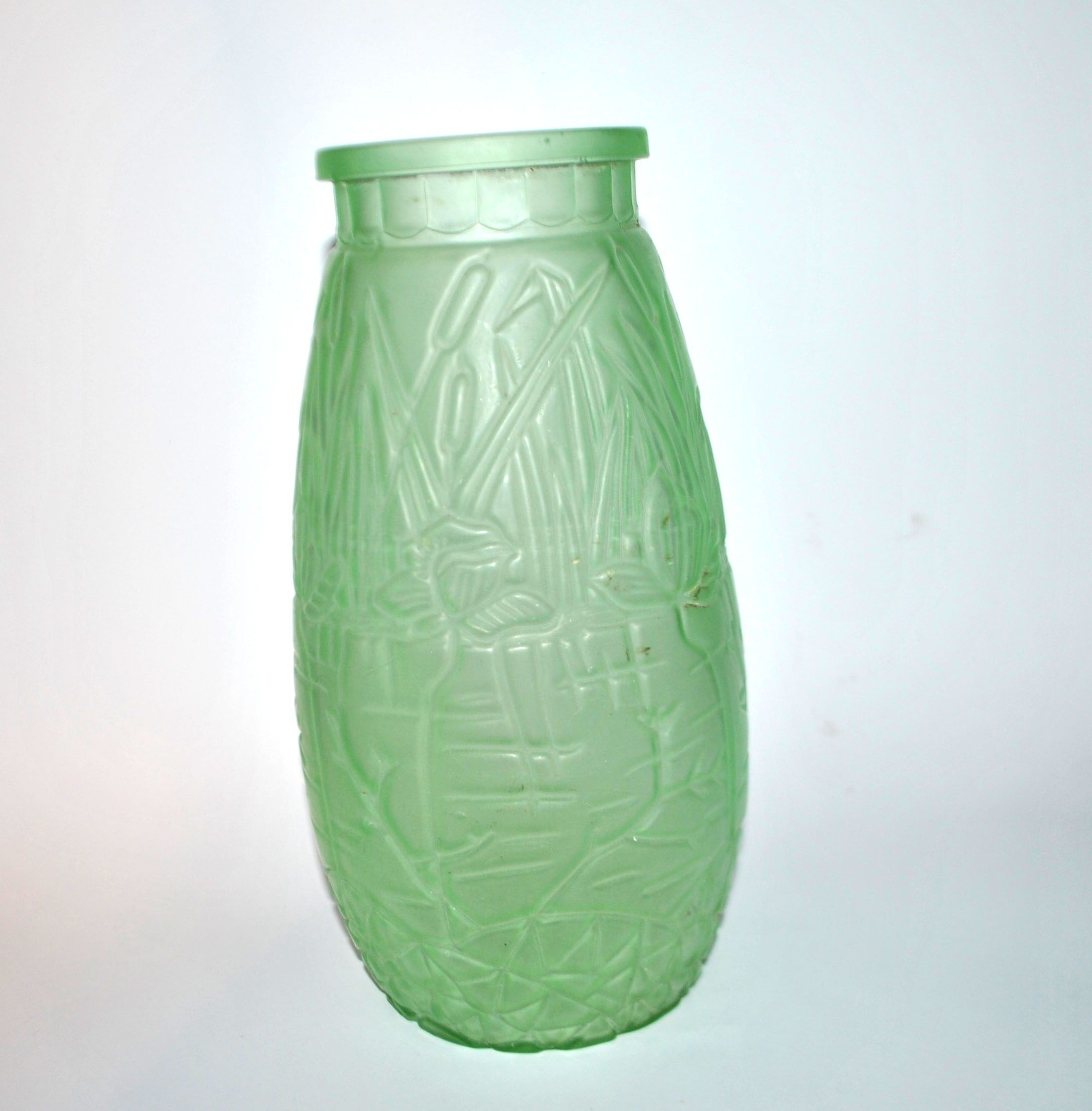 Large art deco vase in uranium-bearing dichroic green glass
