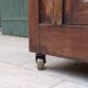 Buffet bas en bois massif sur roulettes – style industriel & campagne