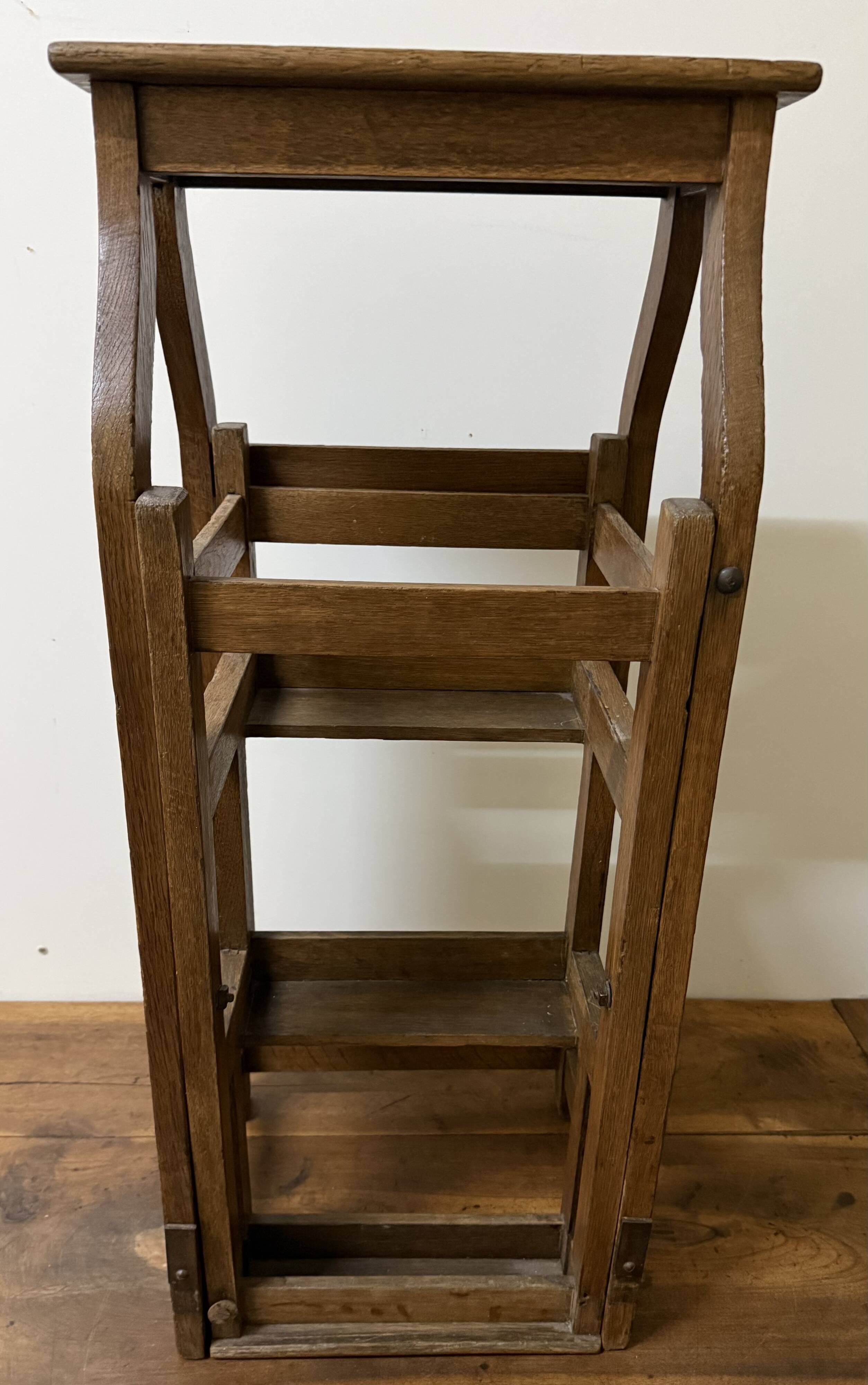 Stool transforming into a step ladder.