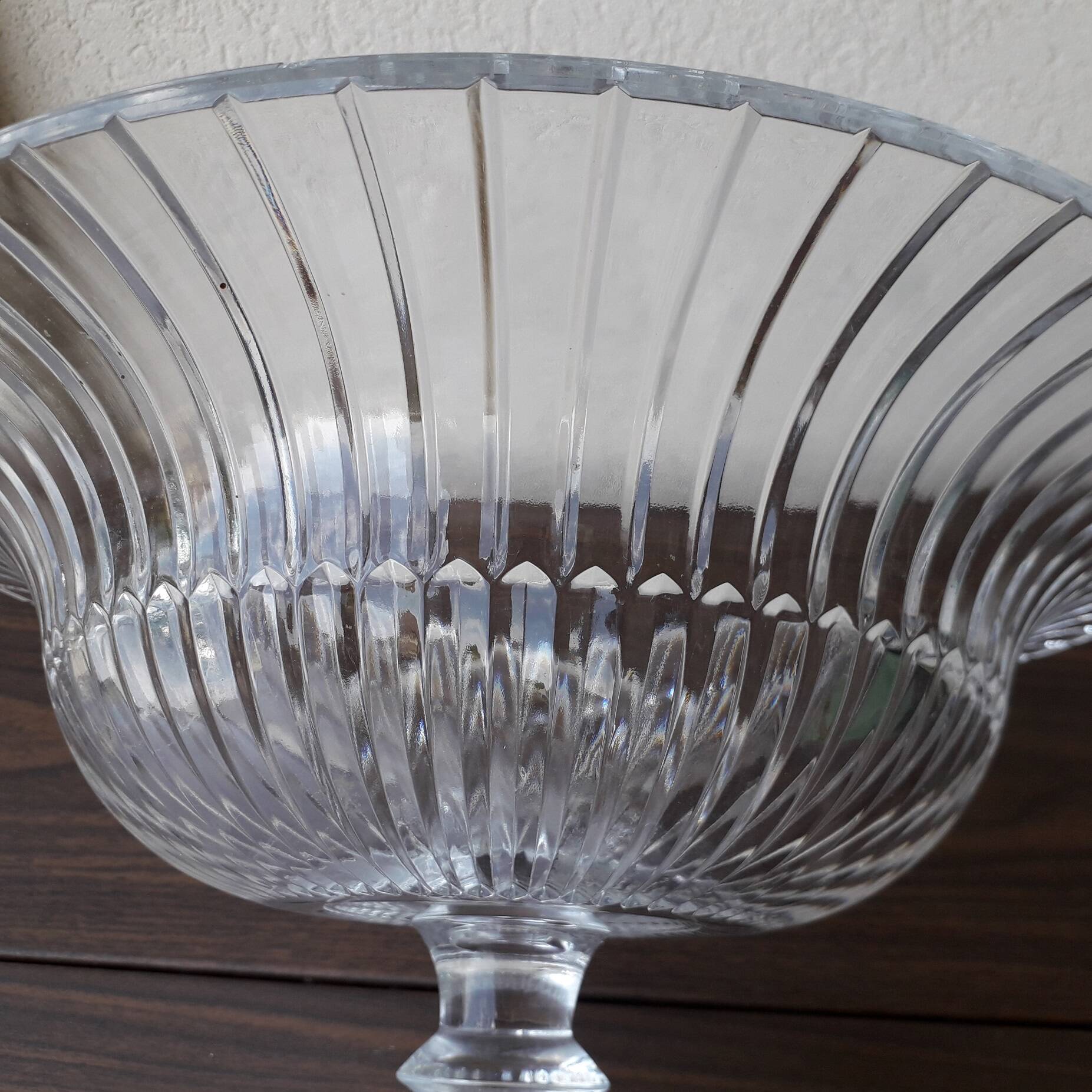 Glass fruit bowl