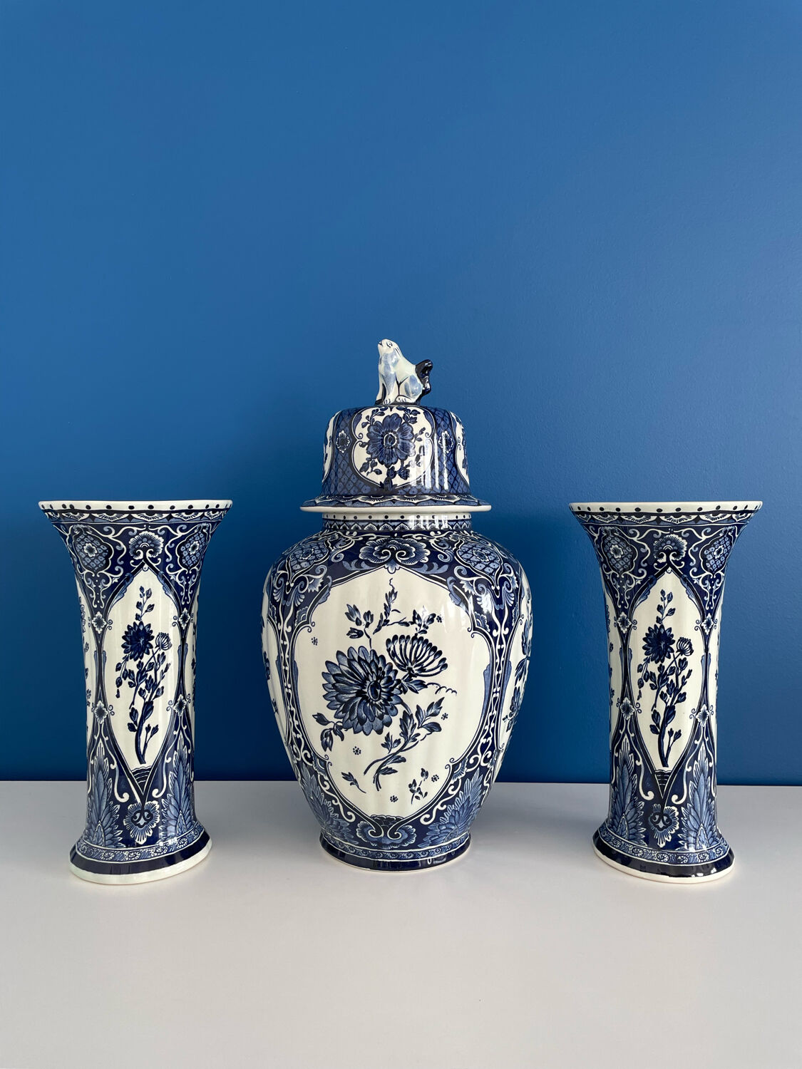 Fireplace trim vase delft made for royal sphinx by boch