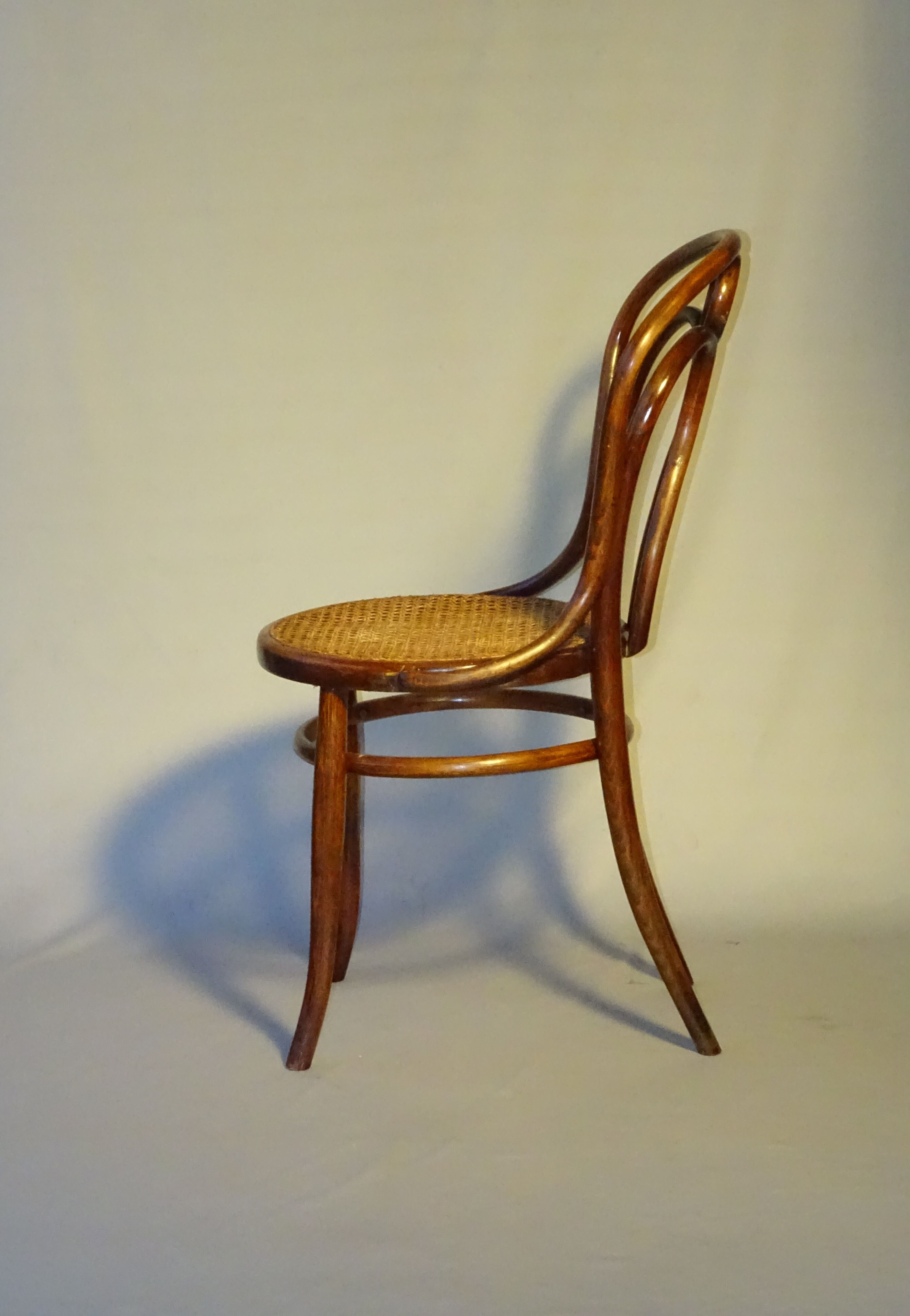 Chaise bistrot viennoise de Kohn N°36 vers 1885 cannée