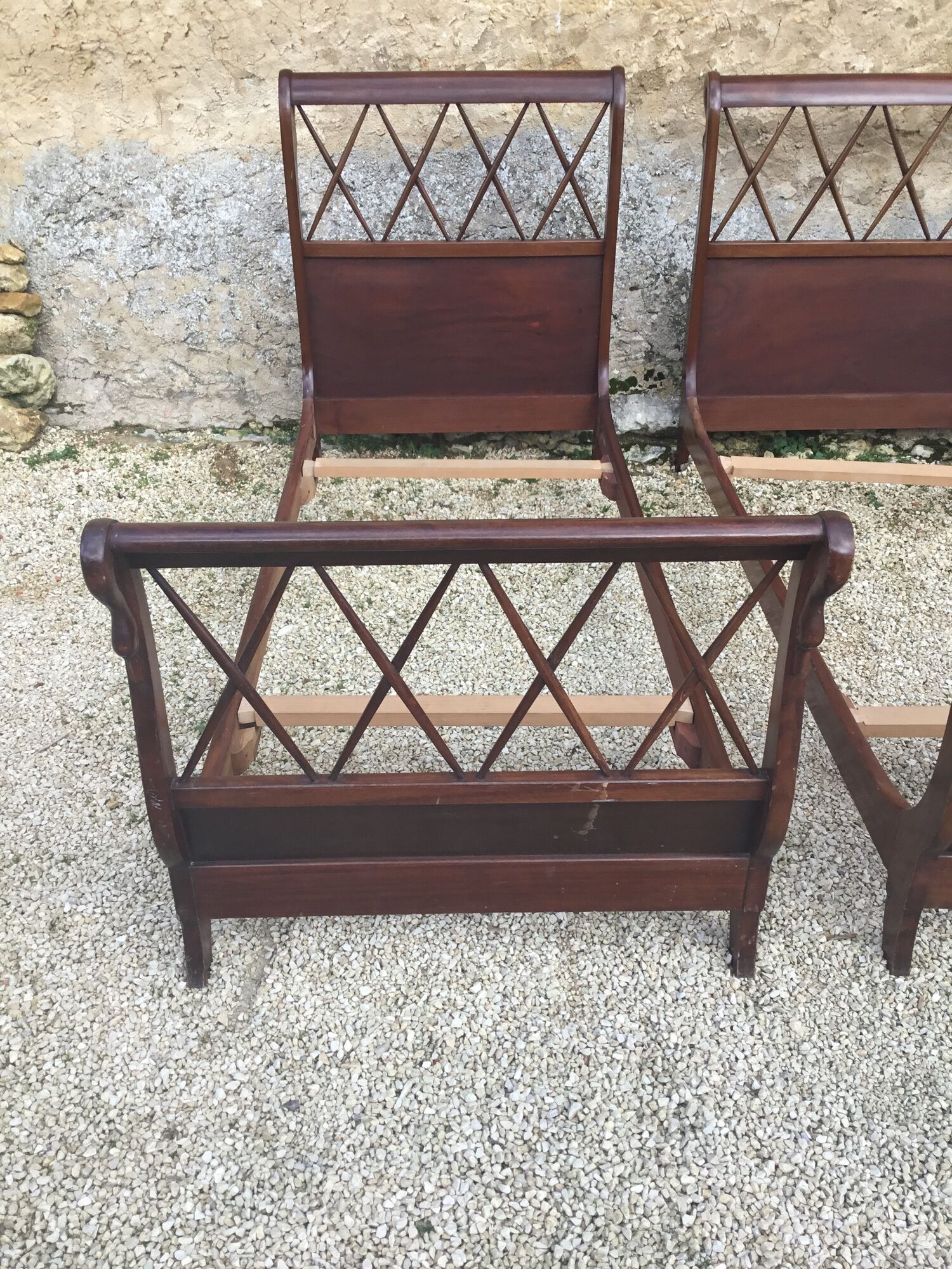 Pair of twin swan collar empire-style beds in mahogany XXth