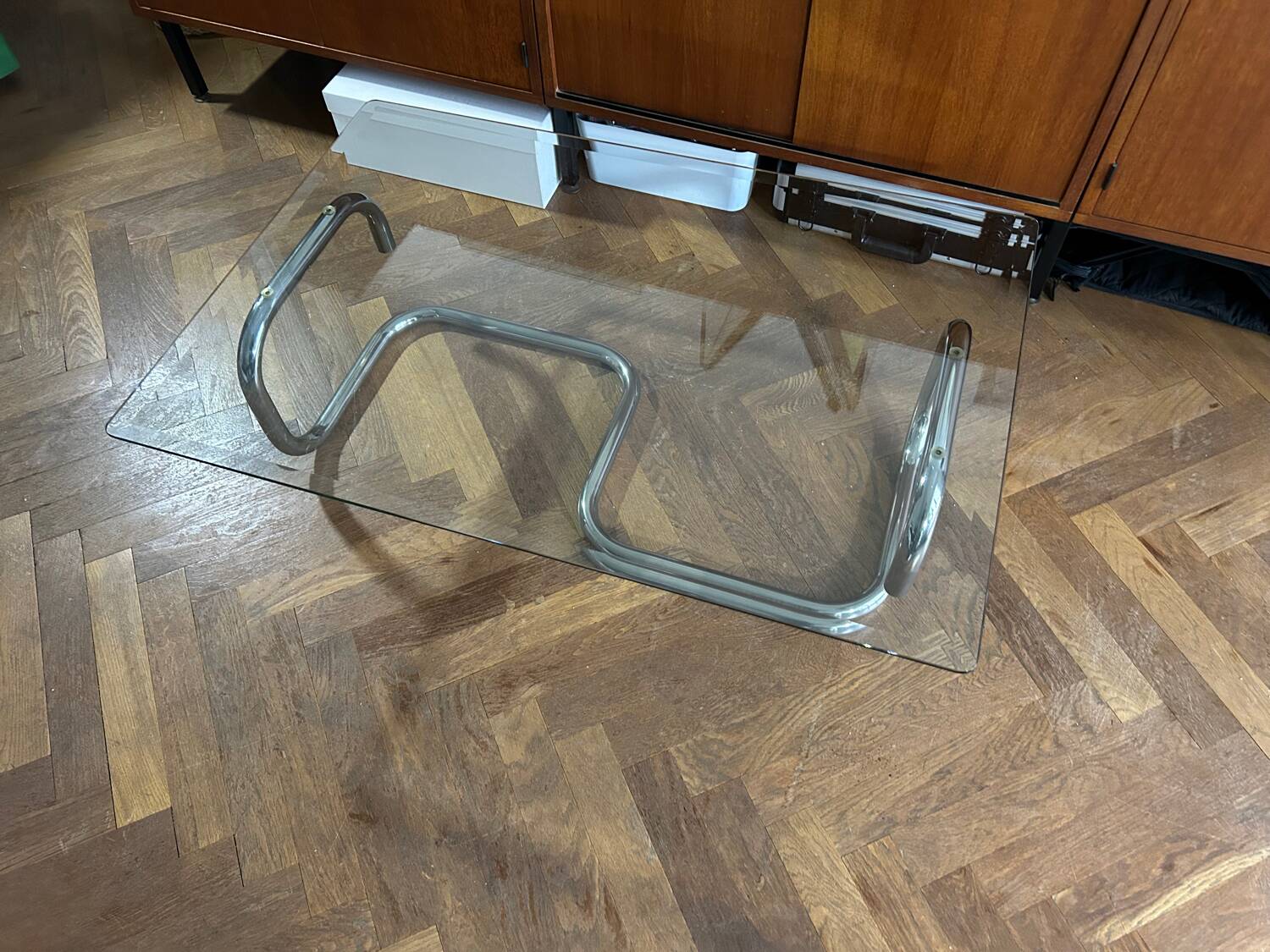 1970s design coffee table in rectangular glass with chrome legs