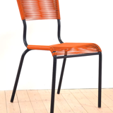 Chaise vermillon