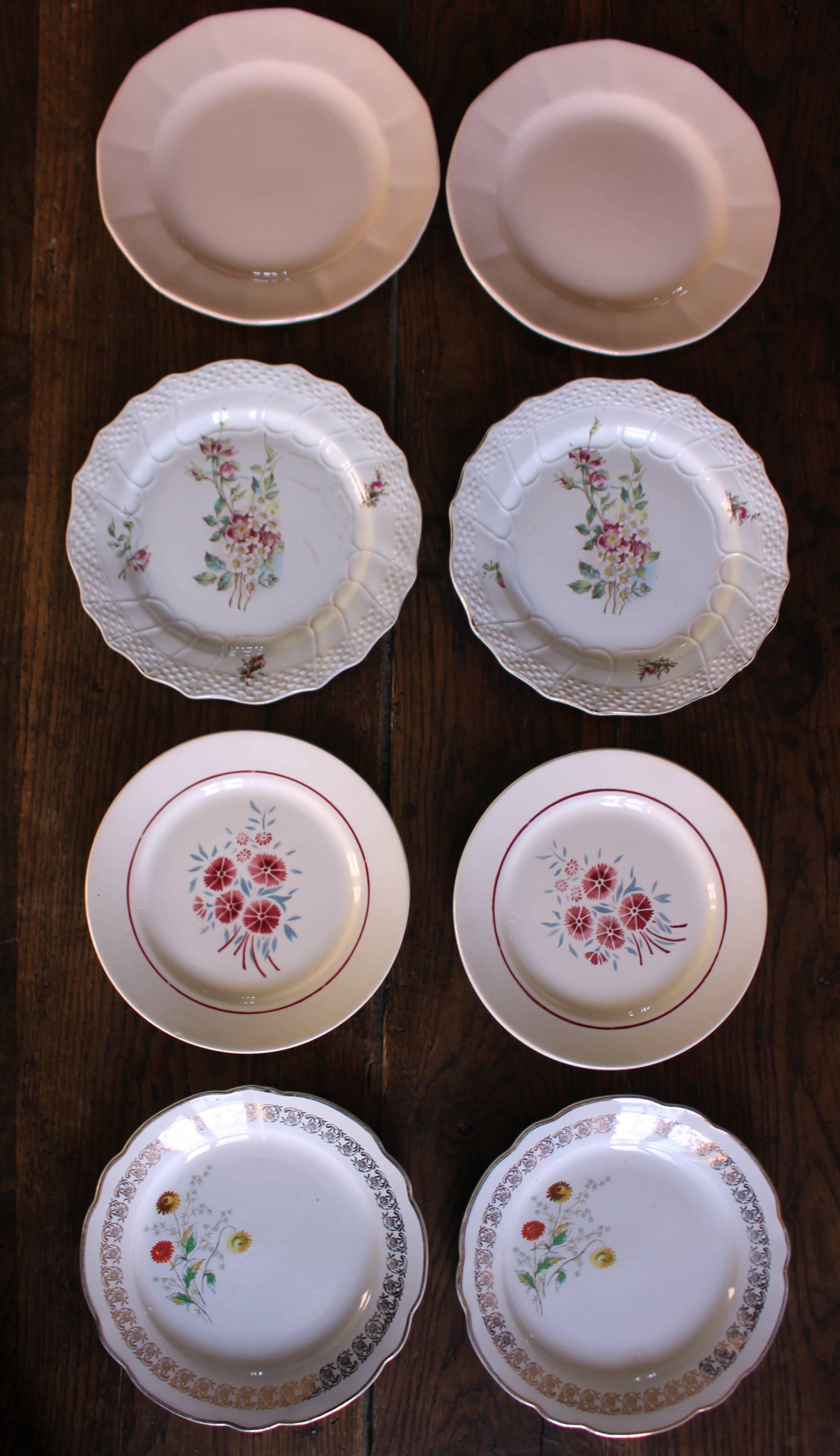 8 assiettes à dessert dépareillées