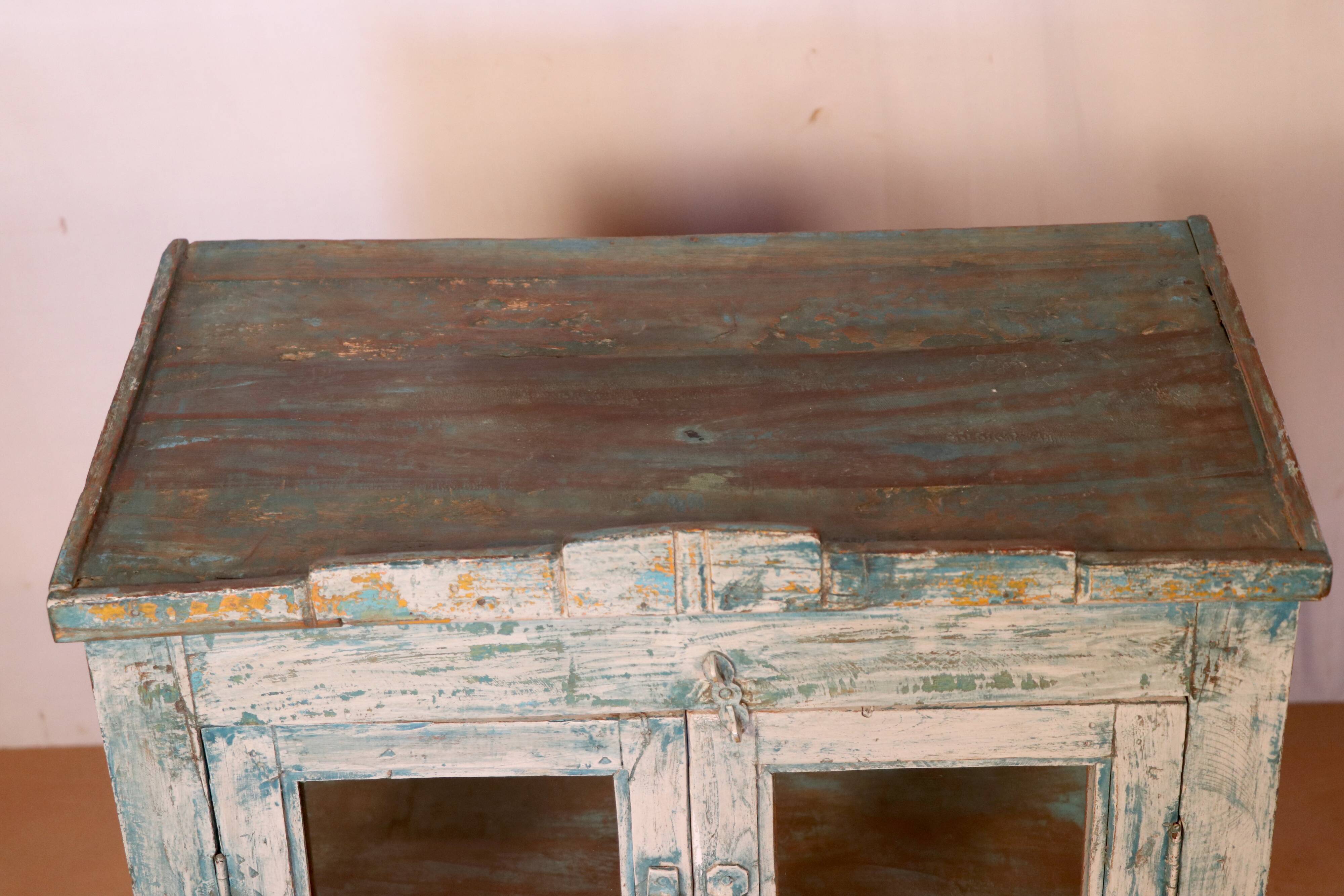 Ancien garde manger en teck birman patine blanche-bleue d'origine
