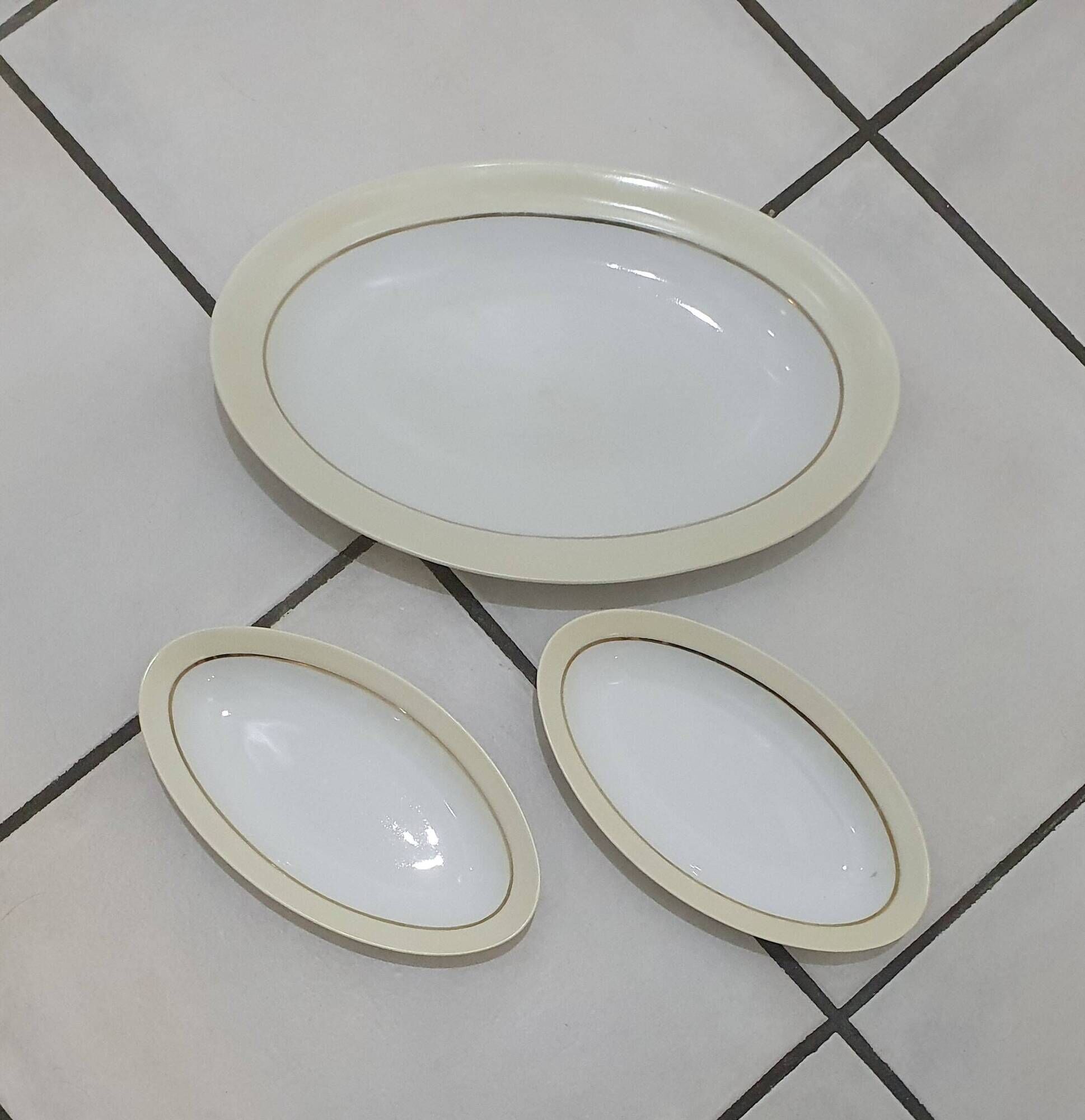 White and yellow porcelain dinner service with gold edging, Poral Limoges France