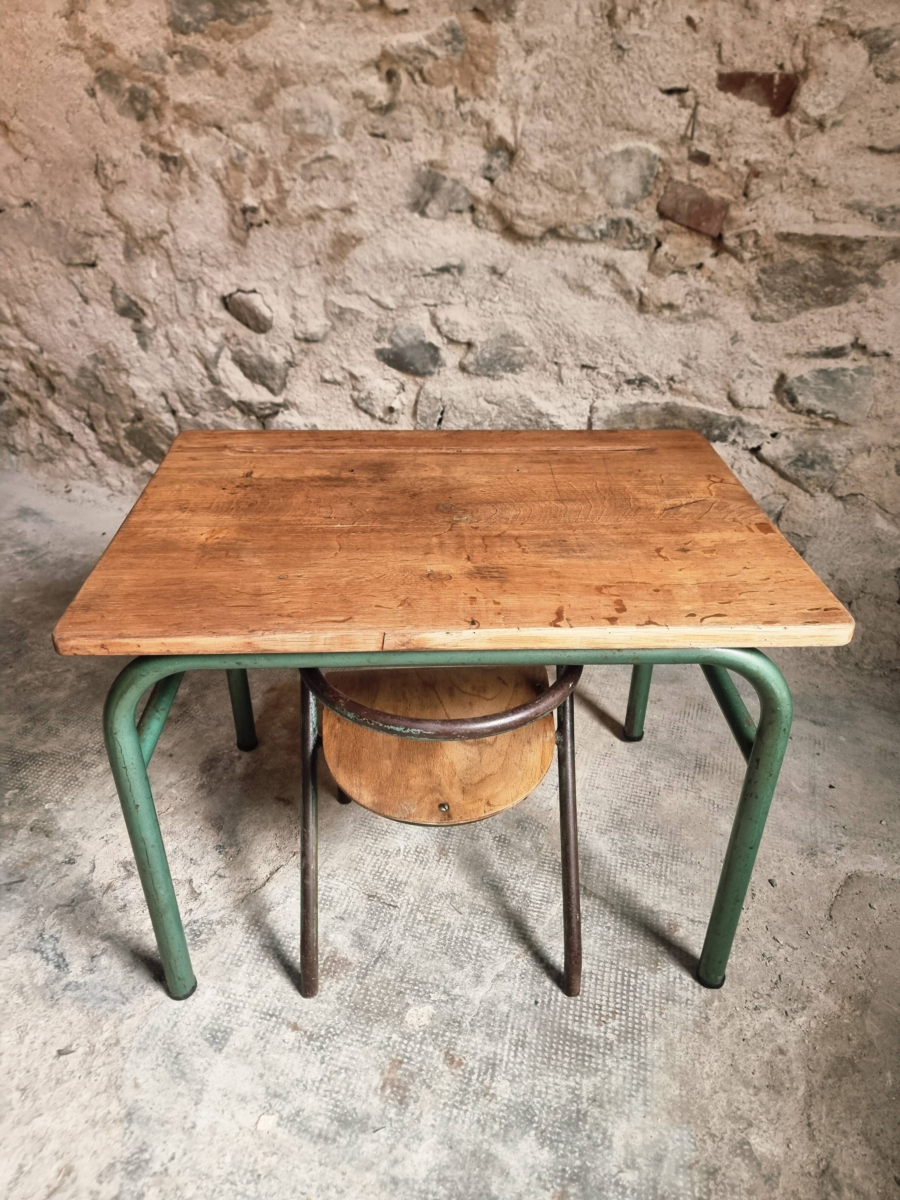 Ensemble bureau et chaise d’écolier vintage – Mobilier scolaire industriel