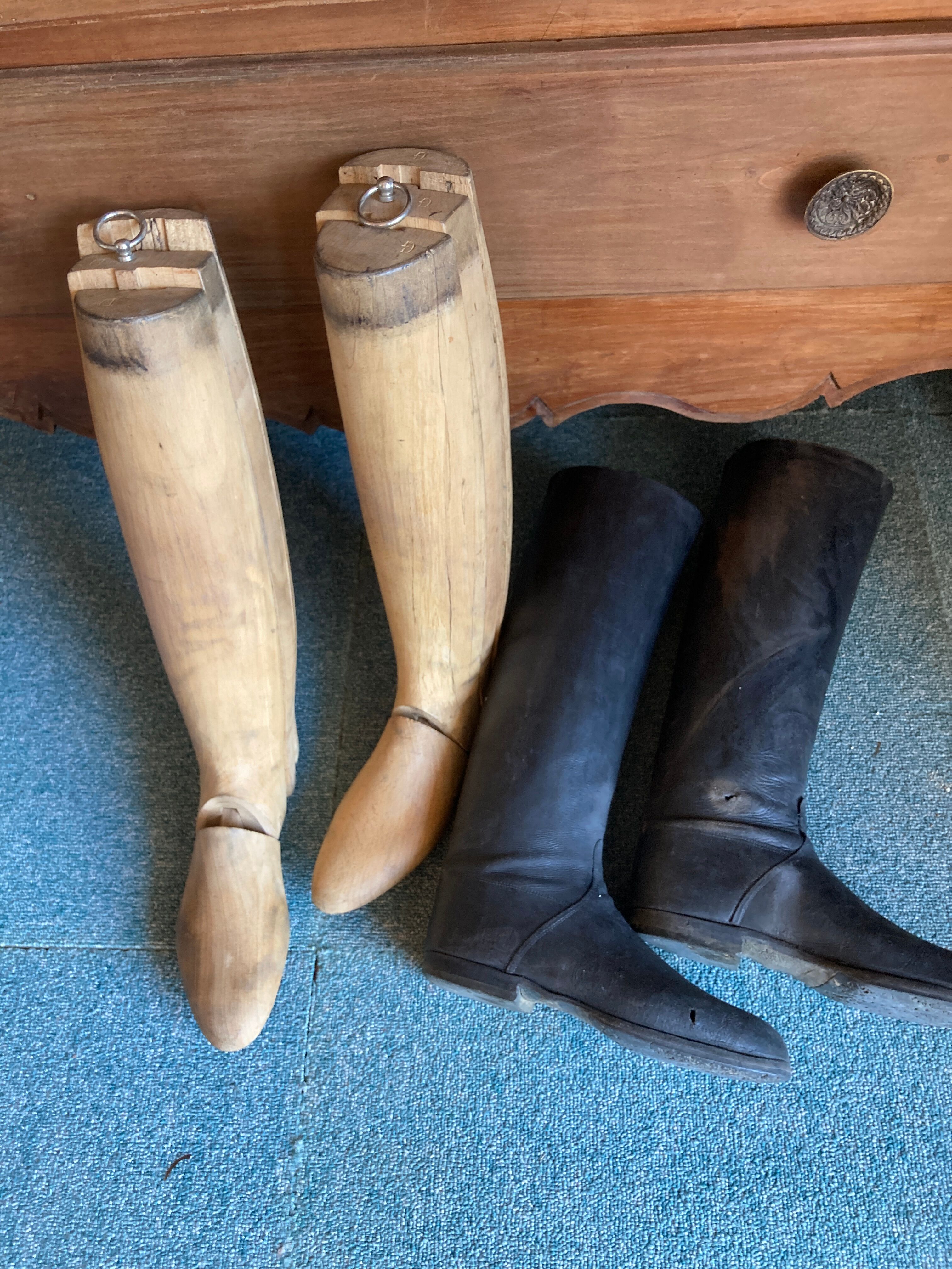 Shoe trees