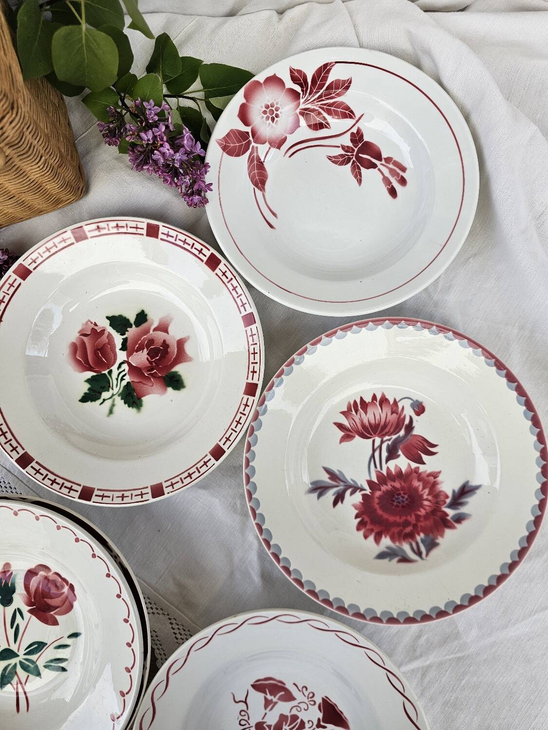 Mismatched vintage dinner plates x6