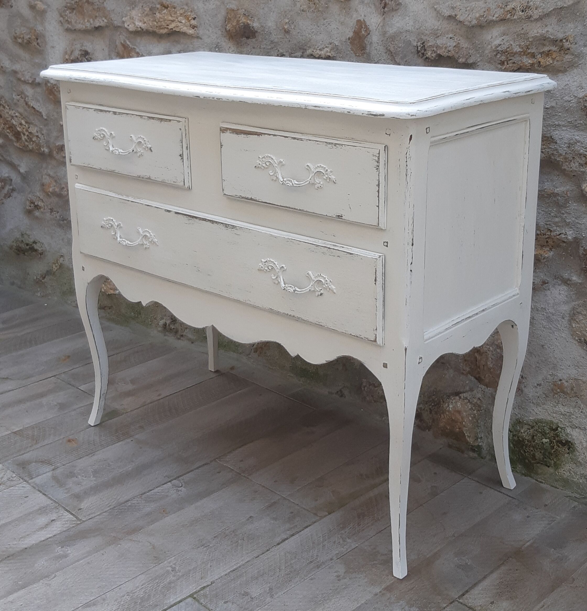 Skated chest of drawers 3 drawers
