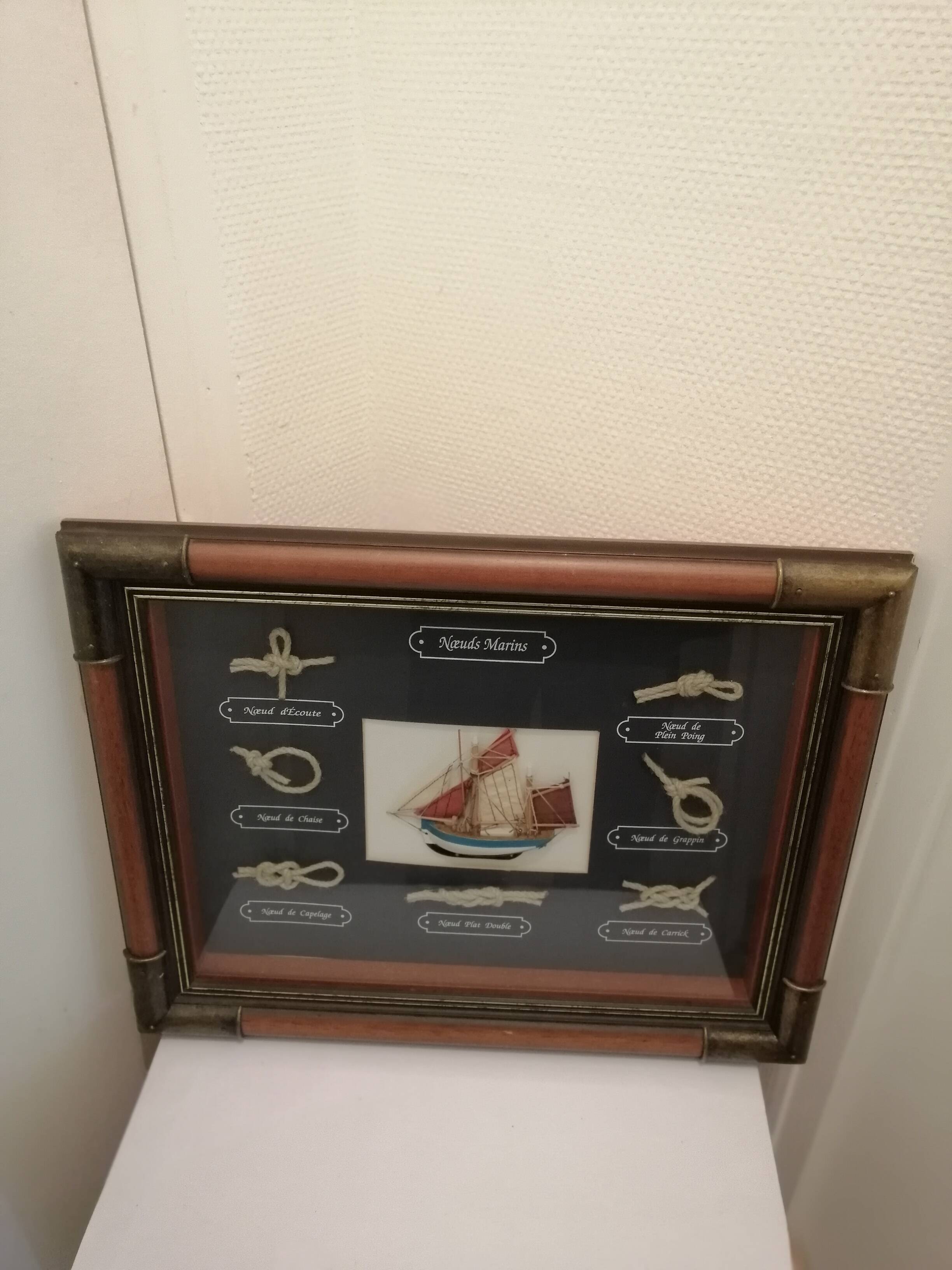 Frame marine knots in wood and brass