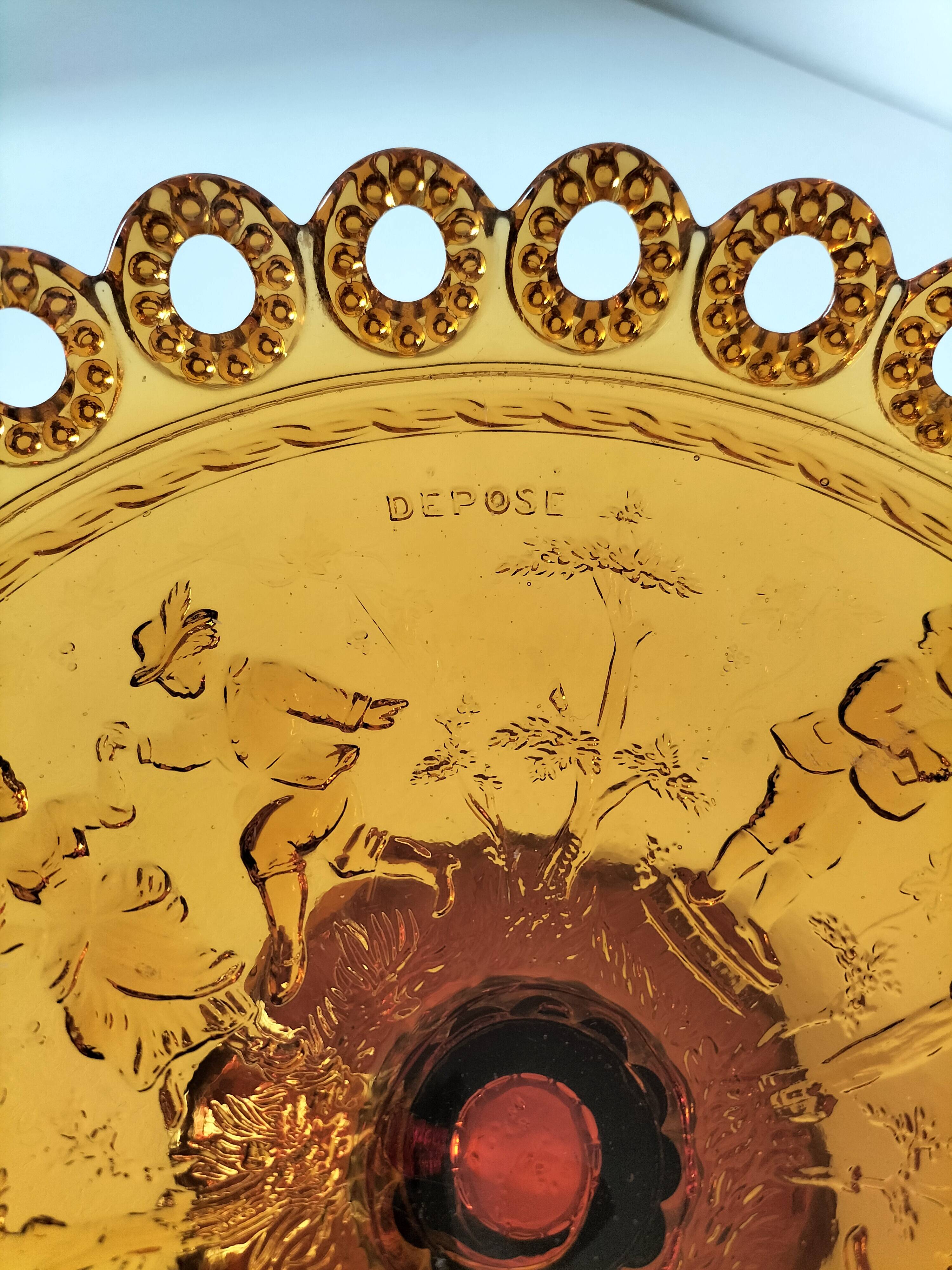 Piédouche Georges Sand verre pressé ambré, Portieux, fin 19ème