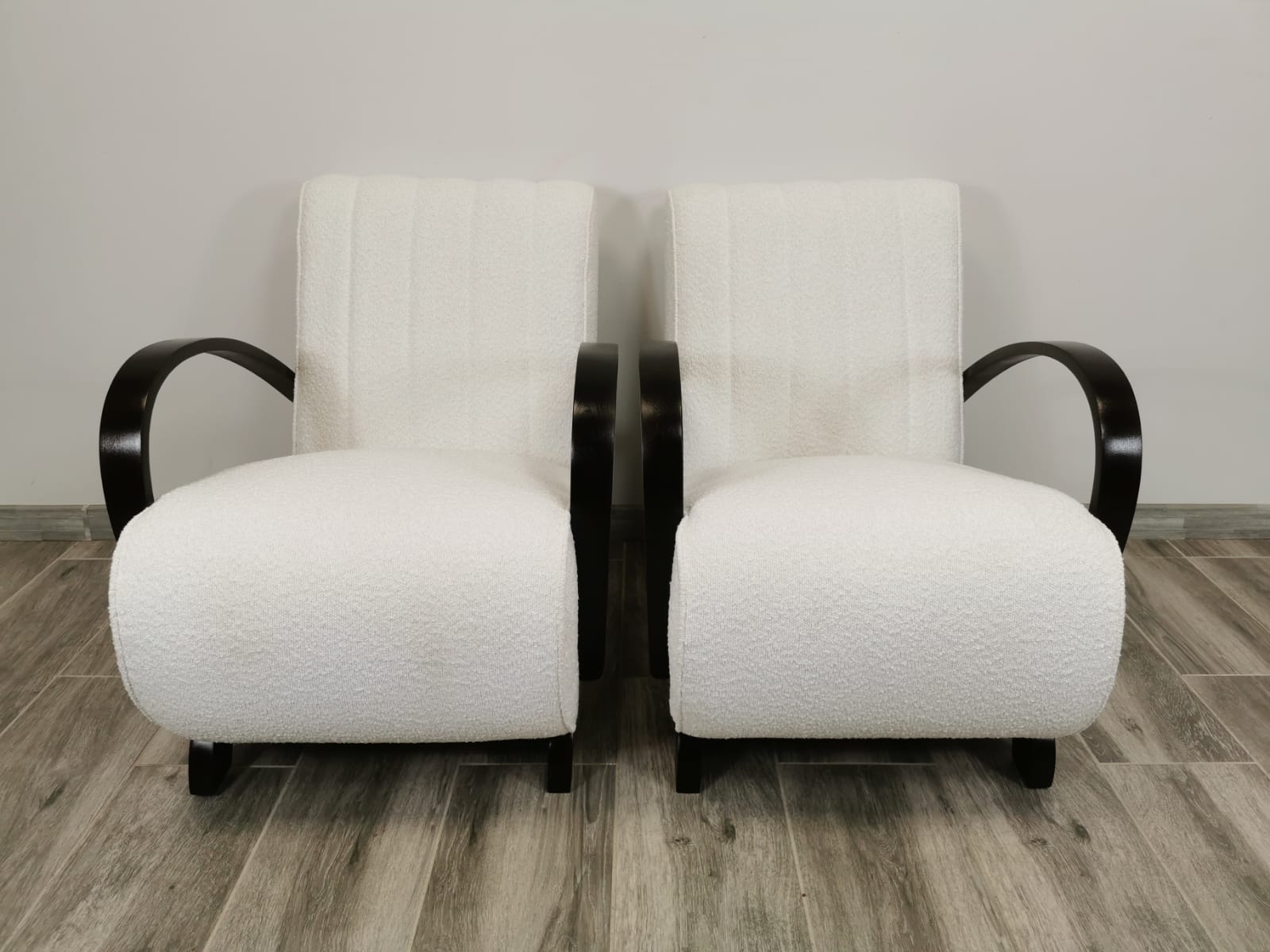 Restored armchairs by Jindrich Halabala, Set of 2