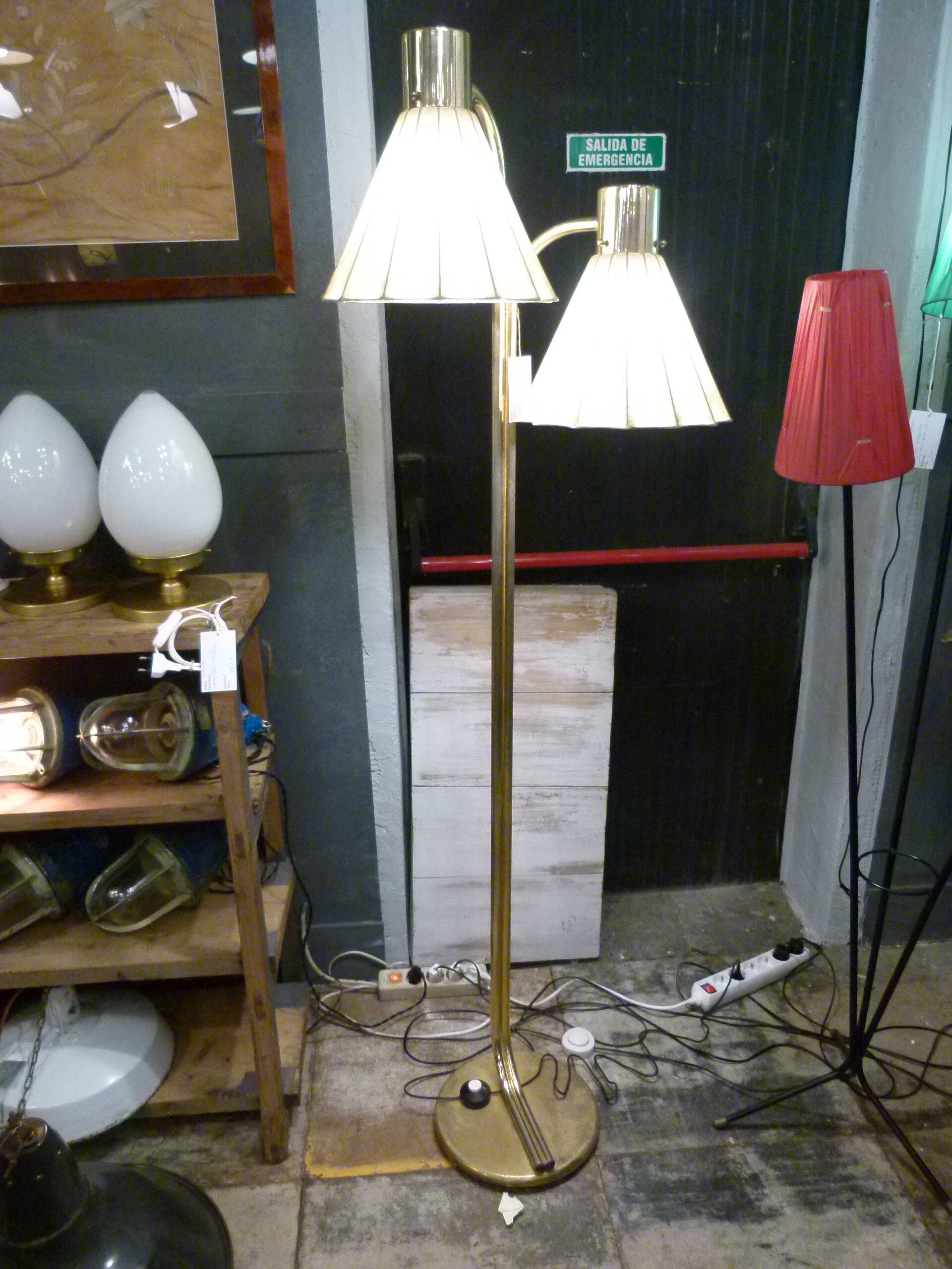 Cocoon lampstand